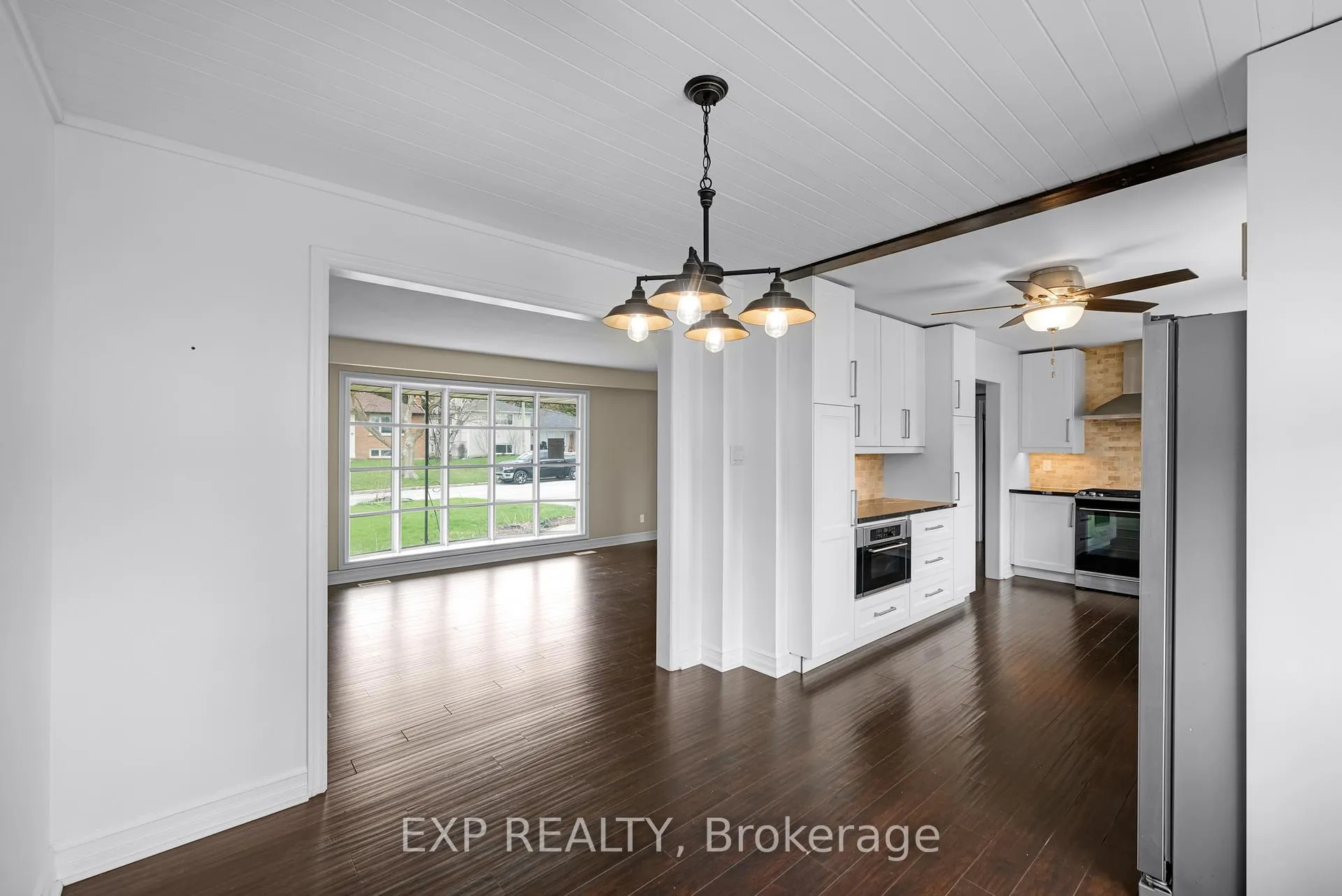 Photo 9 of 11 Bellevue Crescent, Barrie, City Centre — HOMEH