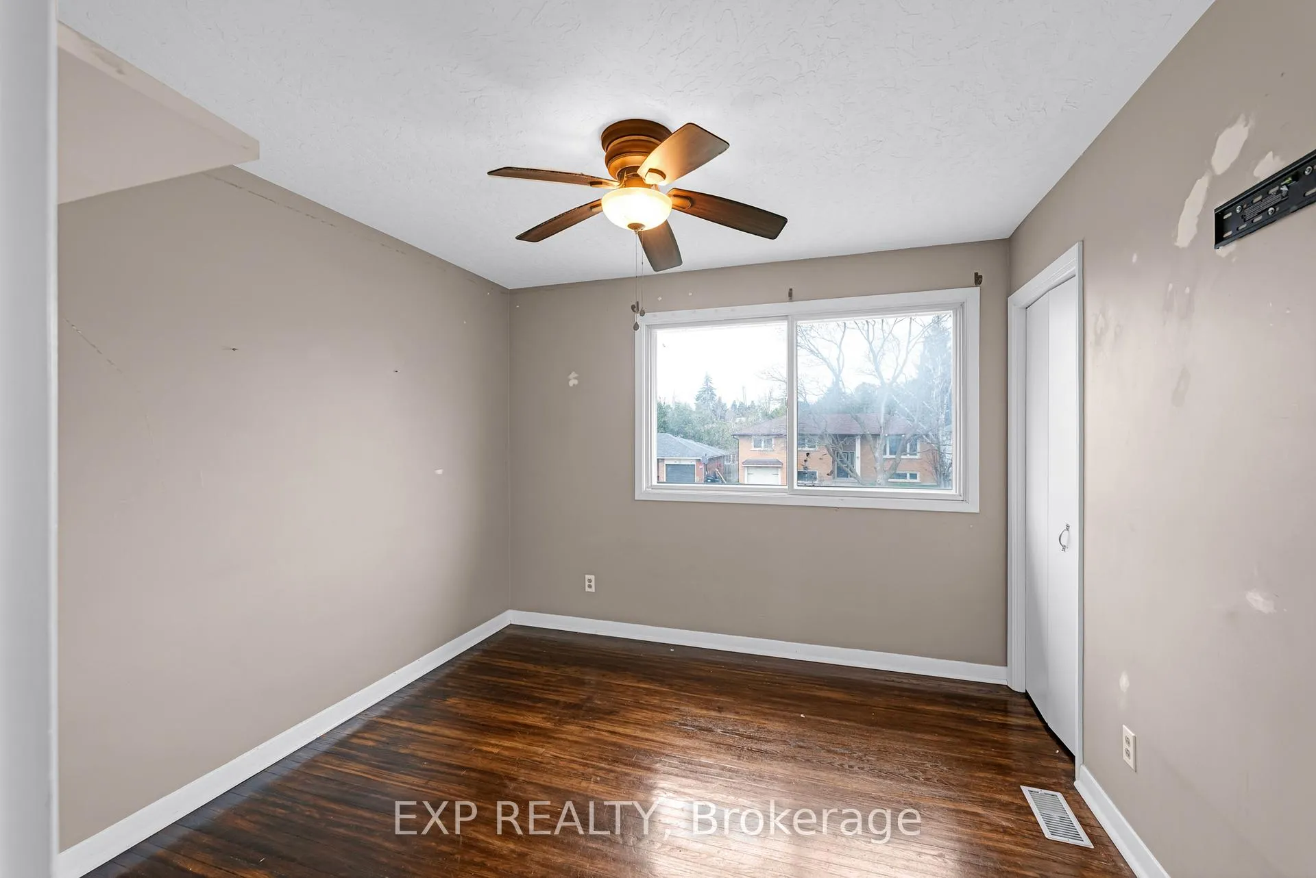 Photo 24 of 11 Bellevue Crescent, Barrie, City Centre — HOMEH