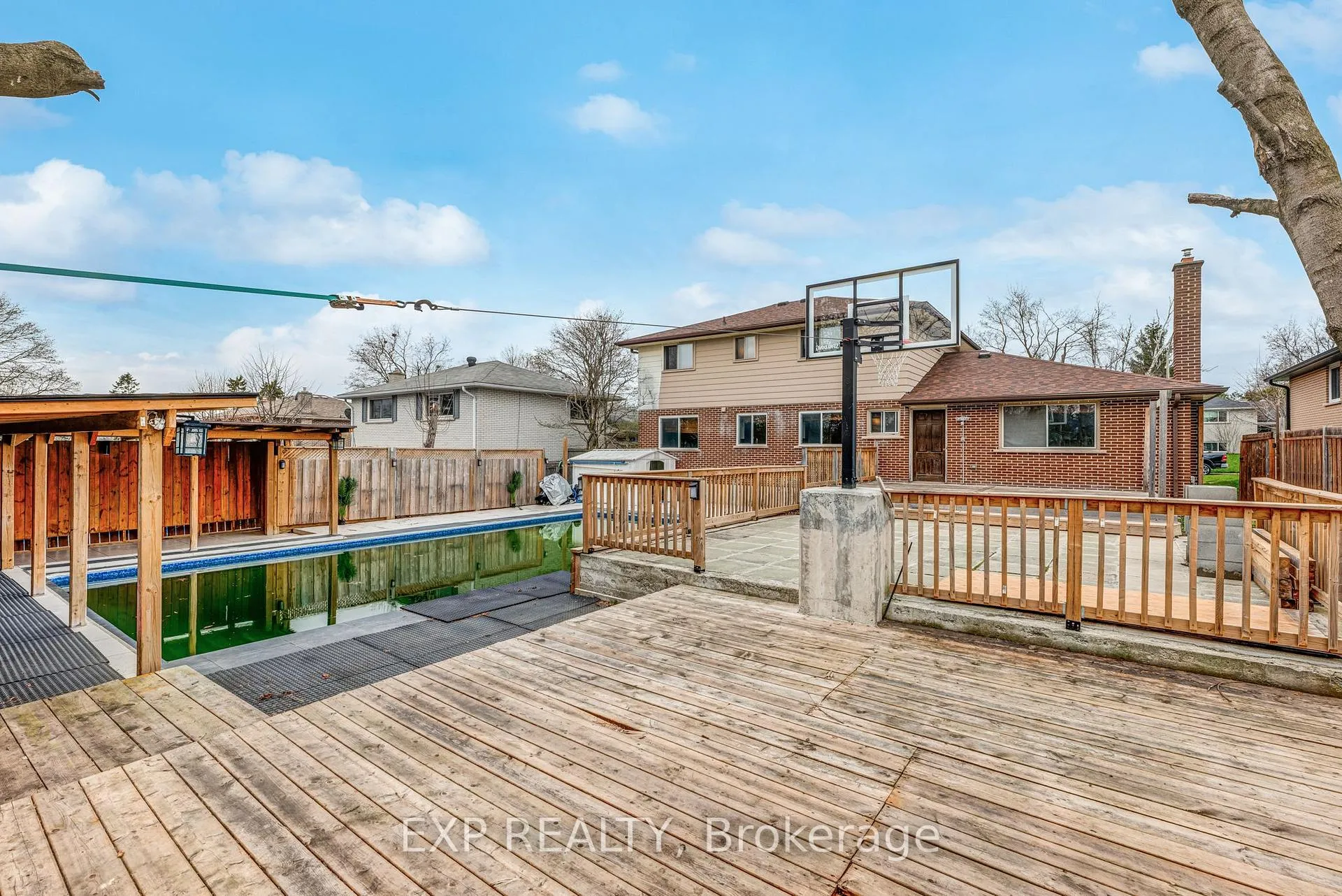Photo 32 of 11 Bellevue Crescent, Barrie, City Centre — HOMEH