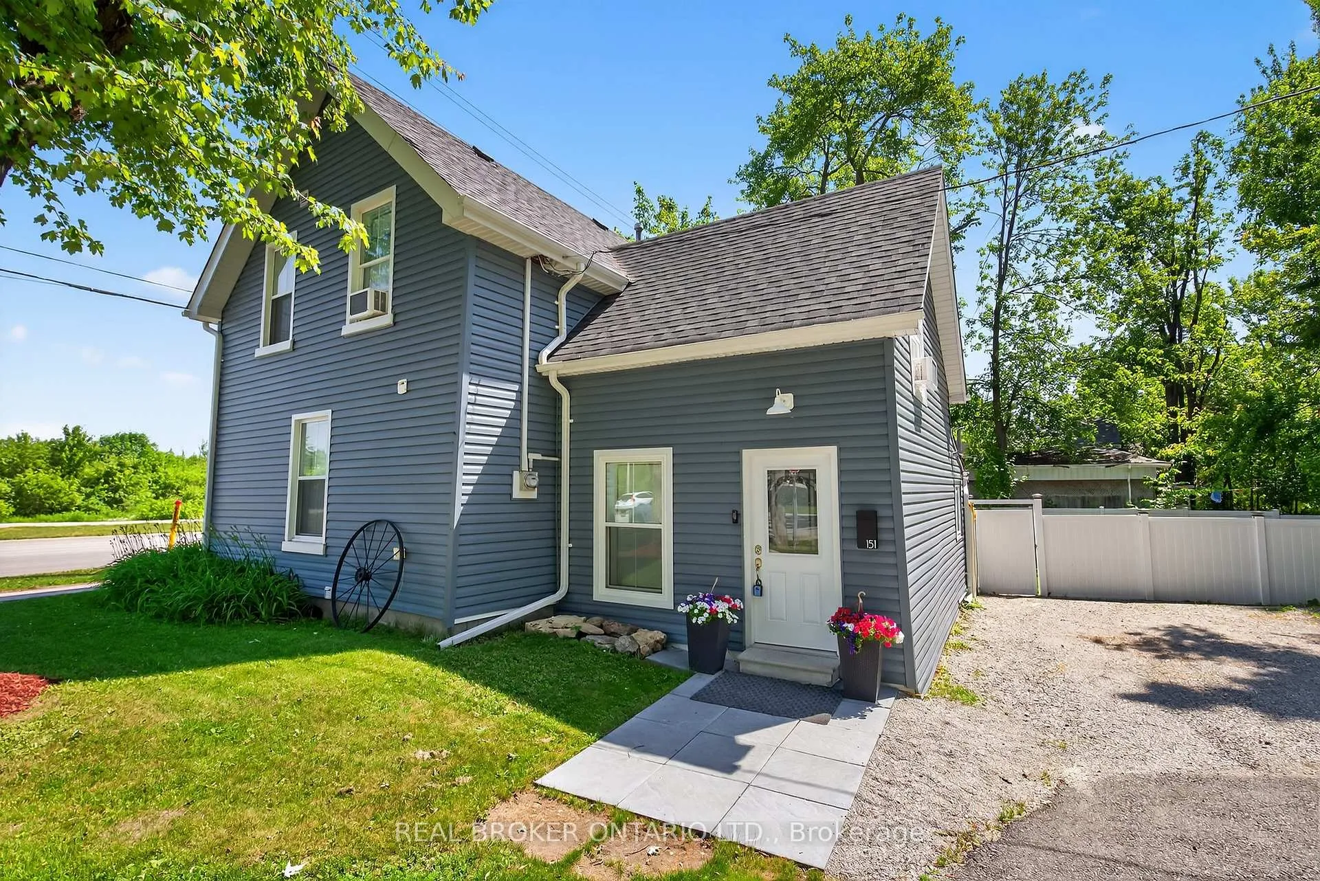 Photo 2 of 151 Atherley Road, Orillia — HOMEH