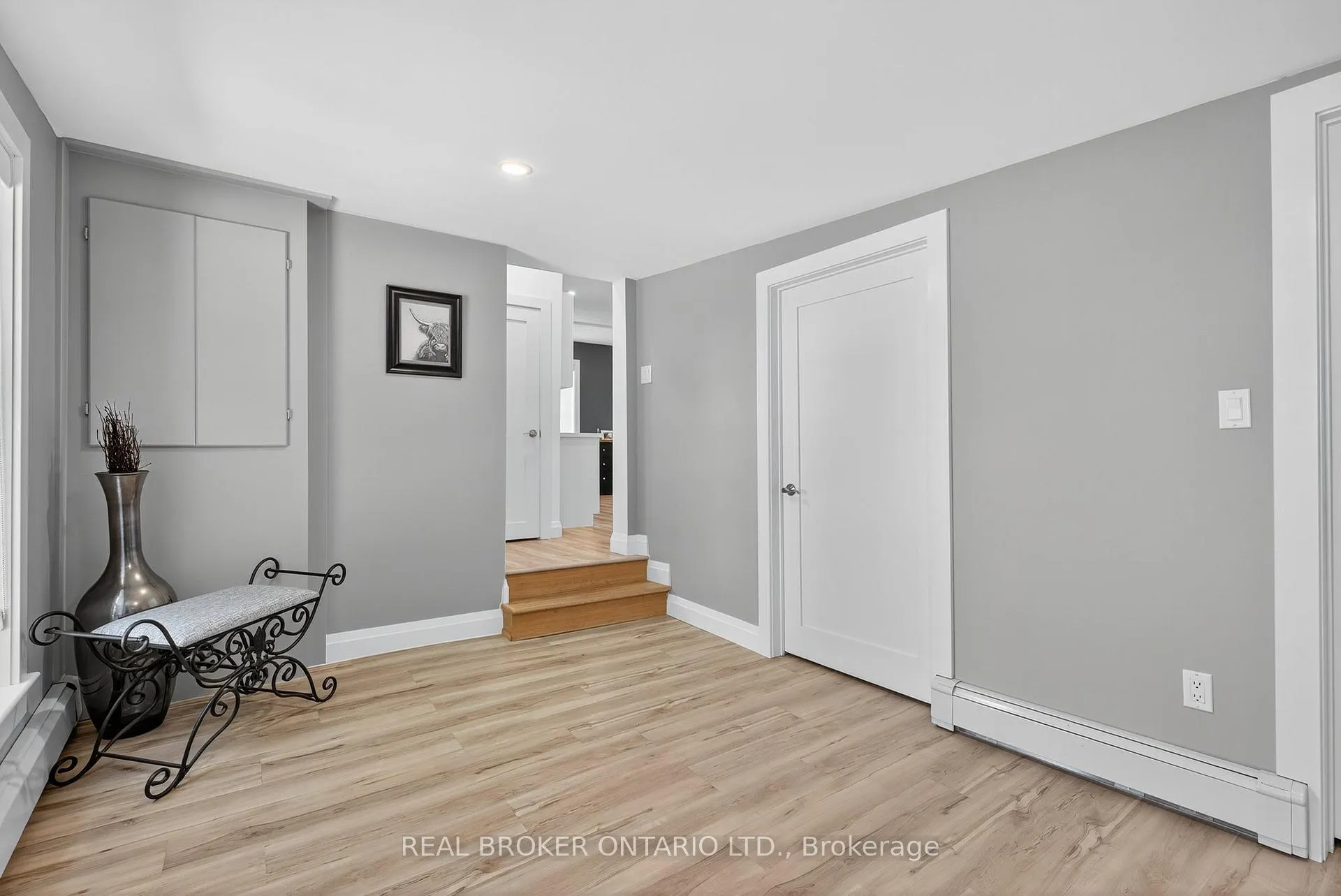 Photo 5 of 151 Atherley Road, Orillia — HOMEH