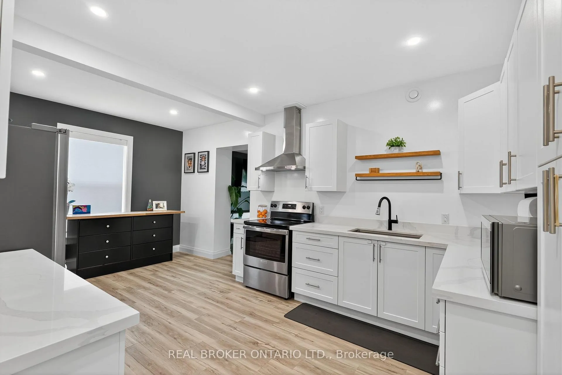 Photo 6 of 151 Atherley Road, Orillia — HOMEH