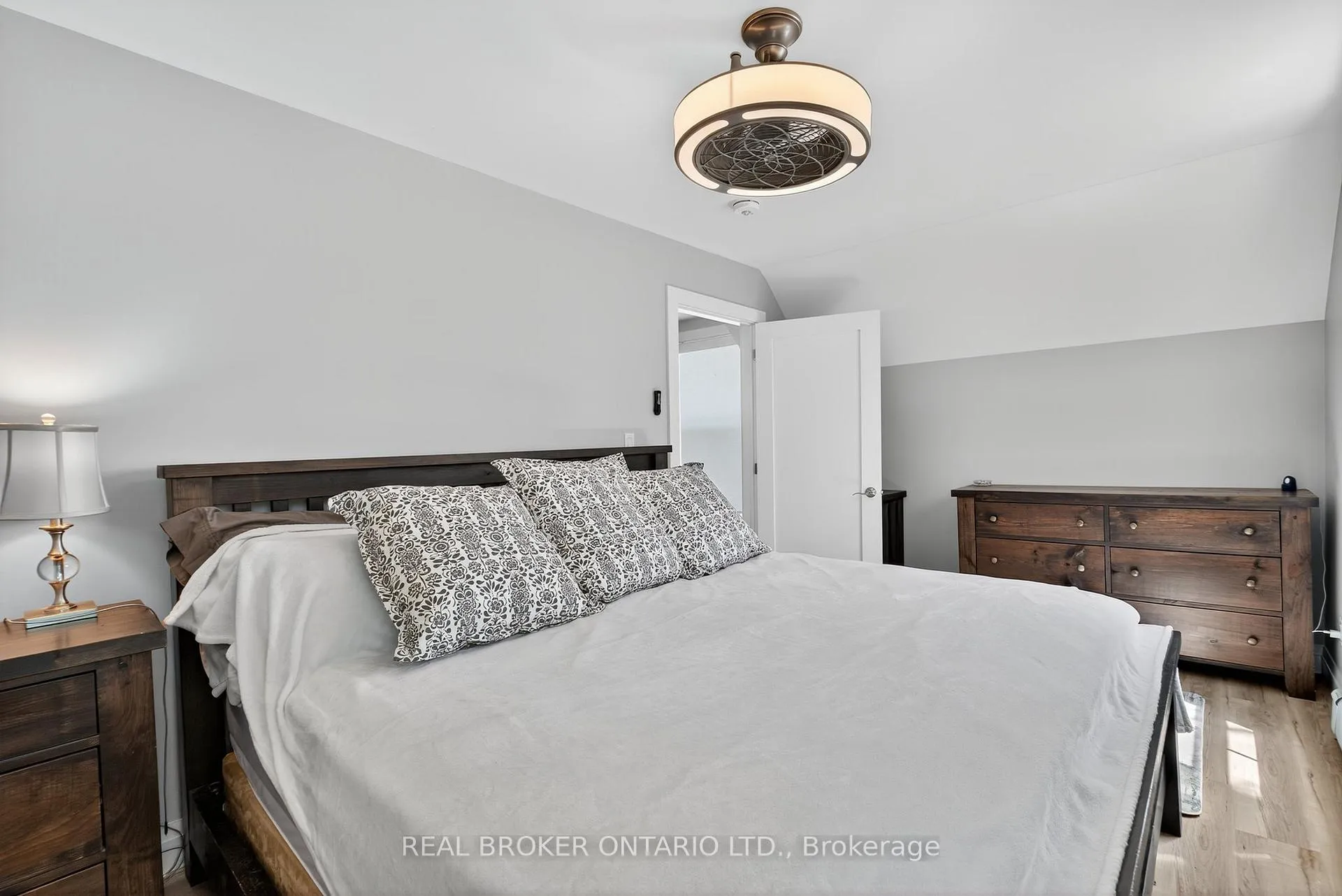 Photo 20 of 151 Atherley Road, Orillia — HOMEH