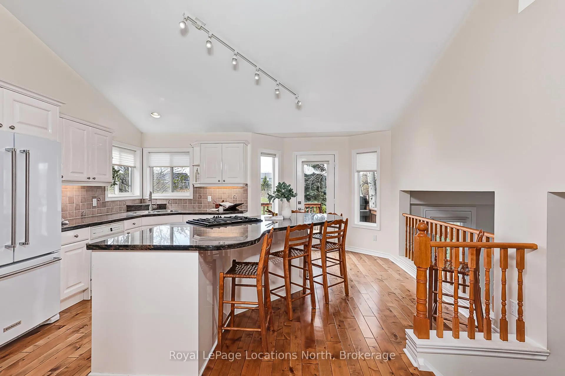 Photo 11 of 35 Barker Boulevard, Collingwood — HOMEH