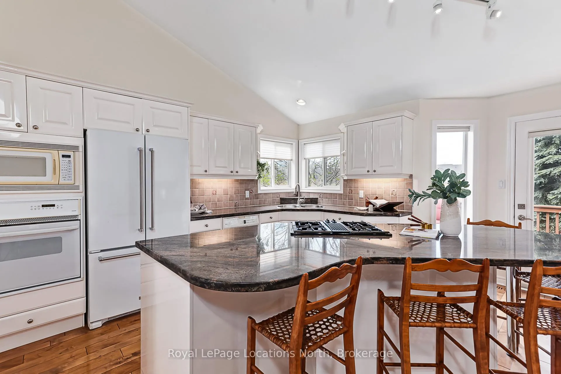 Photo 12 of 35 Barker Boulevard, Collingwood — HOMEH