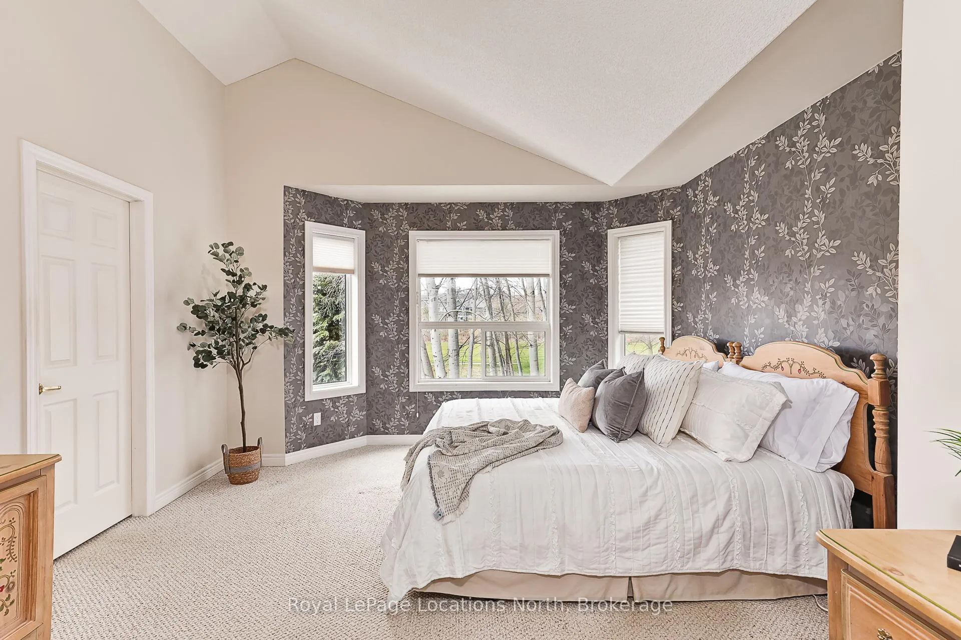 Photo 21 of 35 Barker Boulevard, Collingwood — HOMEH