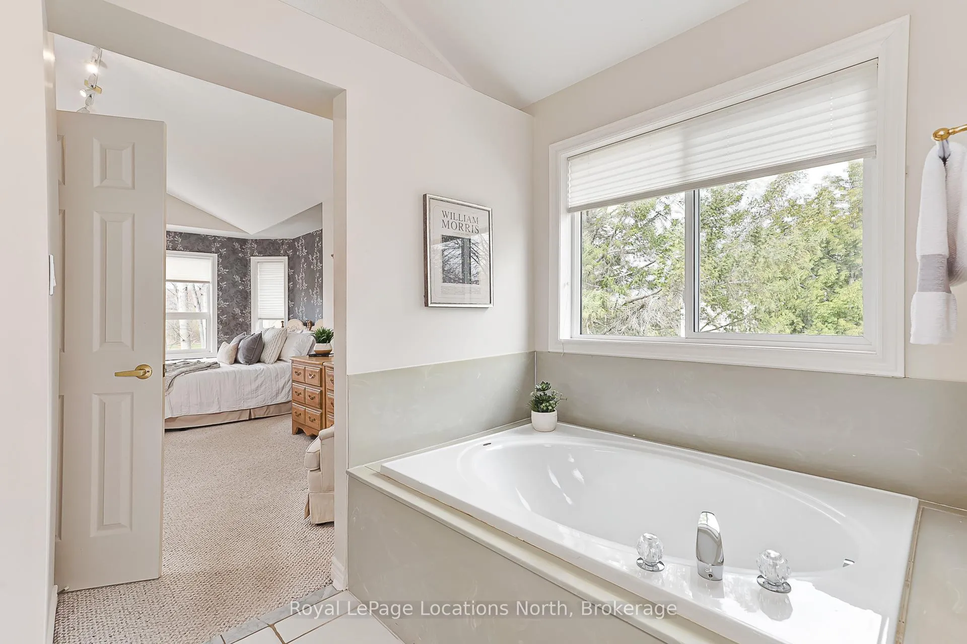Photo 24 of 35 Barker Boulevard, Collingwood — HOMEH