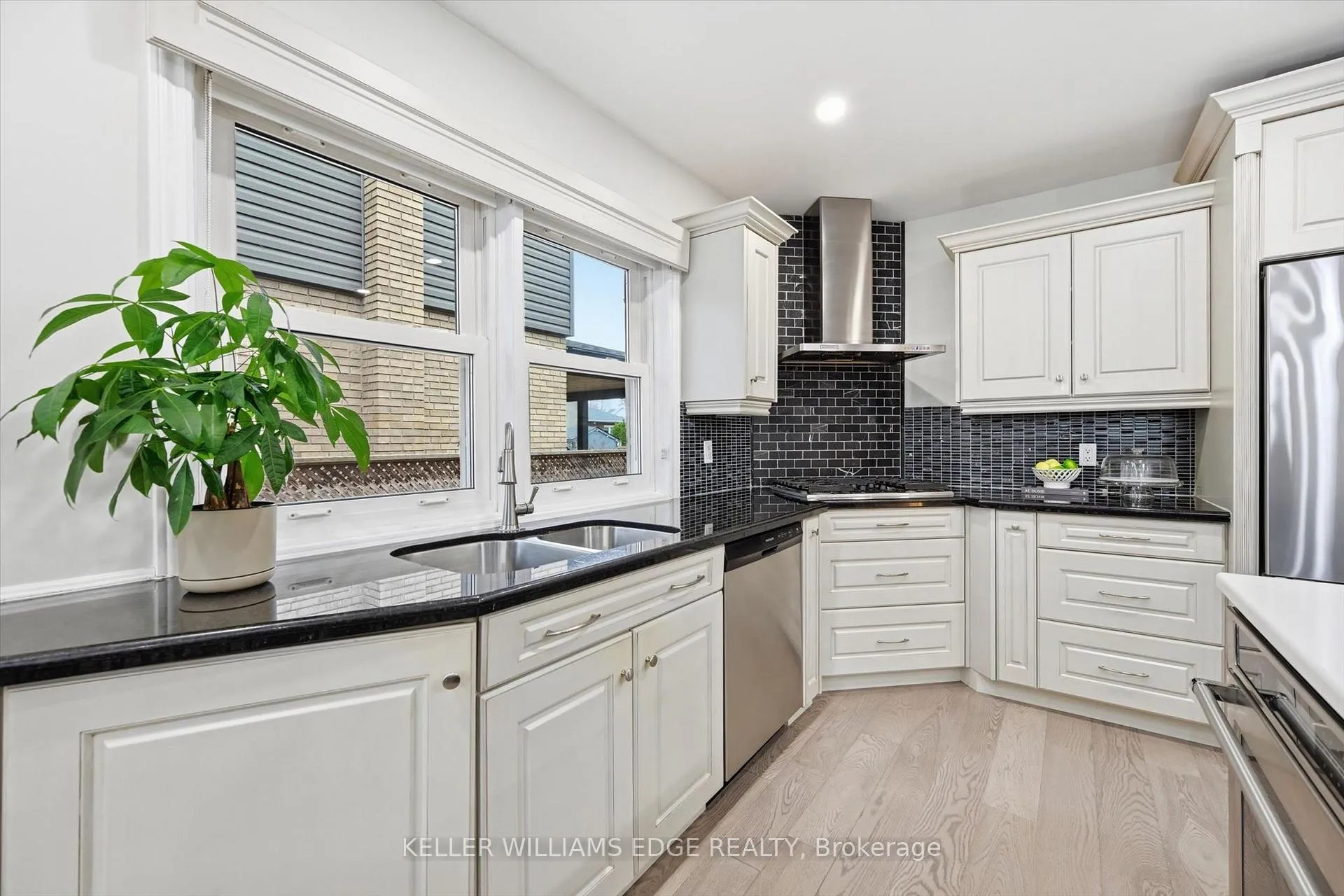 Photo 11 of 1400 Olga Drive, Burlington, Brant — HOMEH