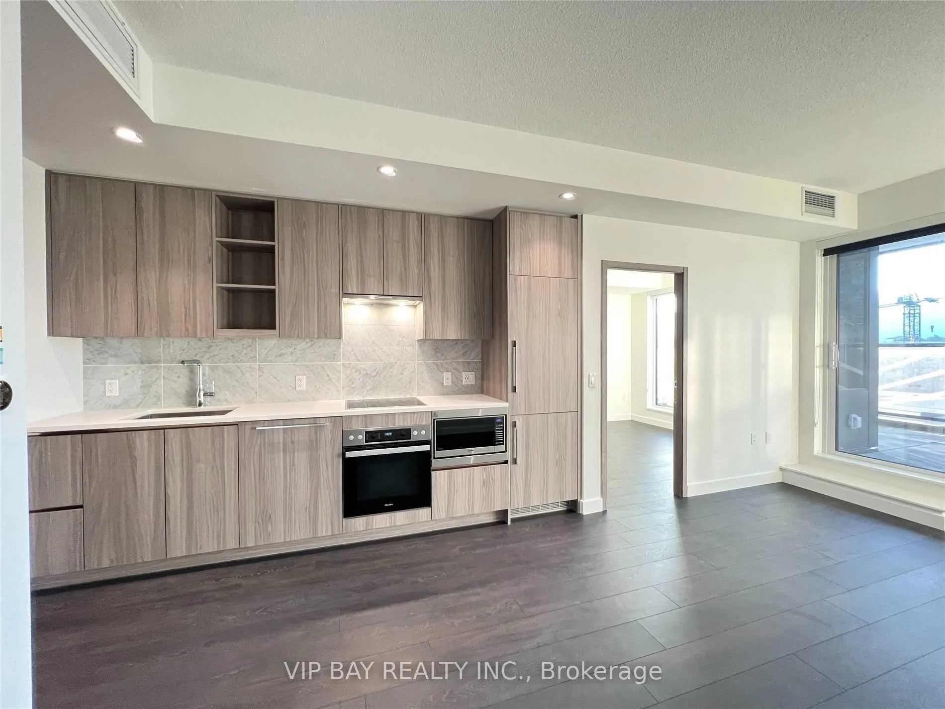Photo 2 of Unit 710, 95 Mcmahon Drive, North York, Bayview Village — HOMEH
