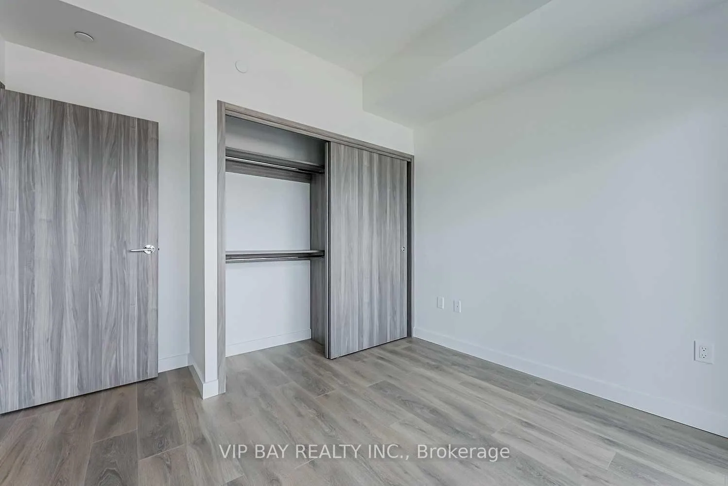 Photo 4 of Unit 710, 95 Mcmahon Drive, North York, Bayview Village — HOMEH