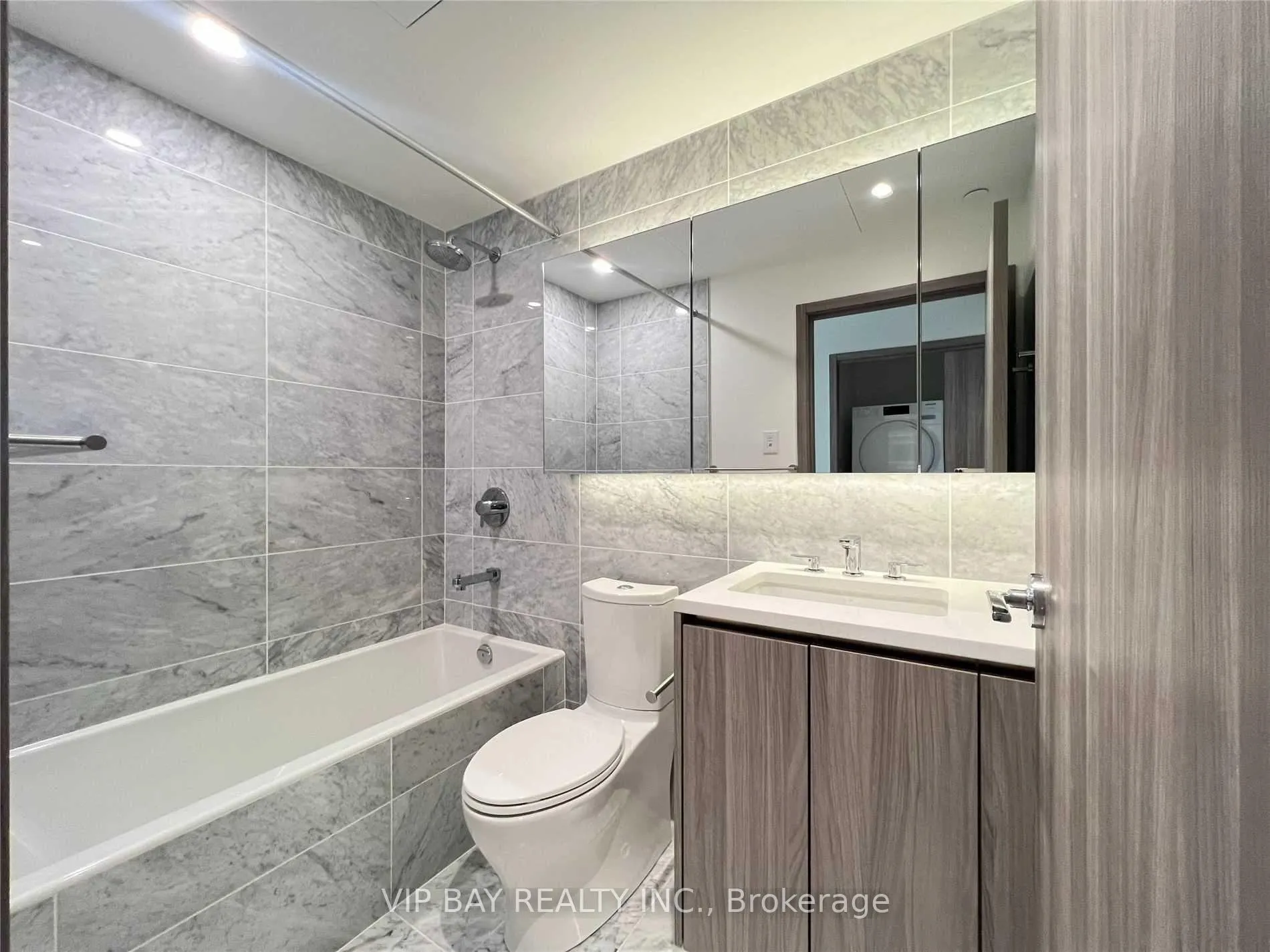 Photo 11 of Unit 710, 95 Mcmahon Drive, North York, Bayview Village — HOMEH