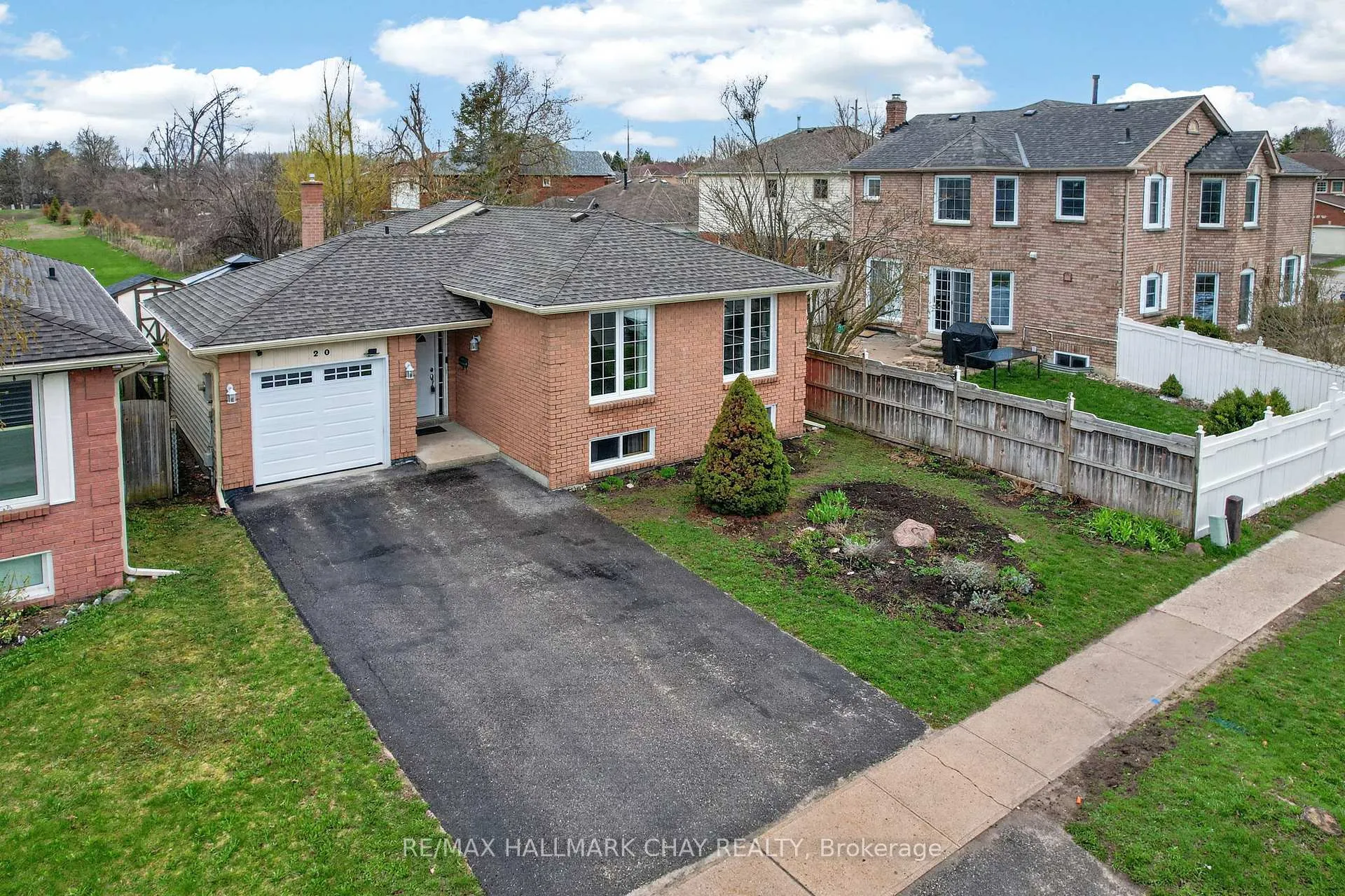 Photo 2 of 20 Ford Street, Barrie, Sunnidale — HOMEH