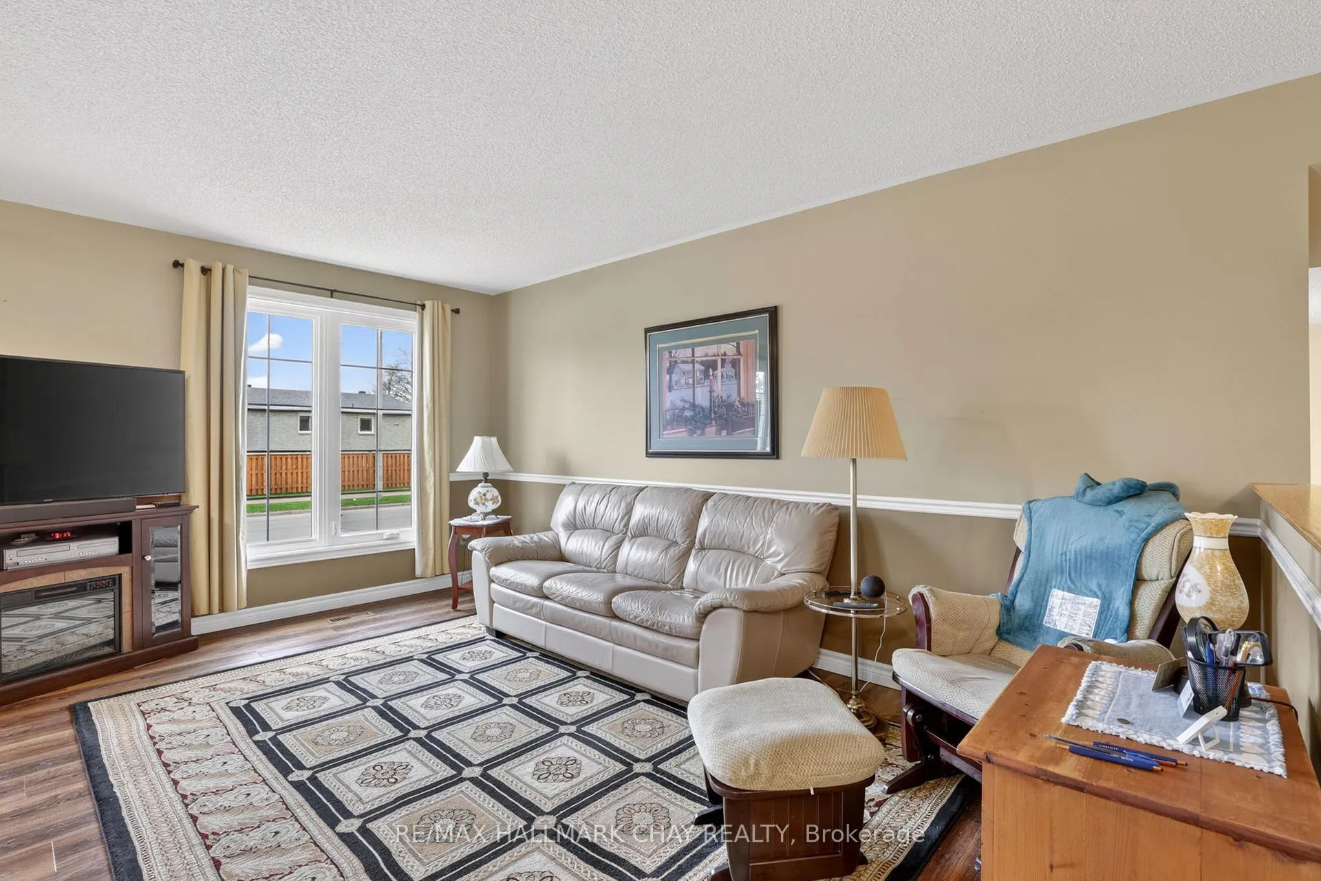 Photo 4 of 20 Ford Street, Barrie, Sunnidale — HOMEH