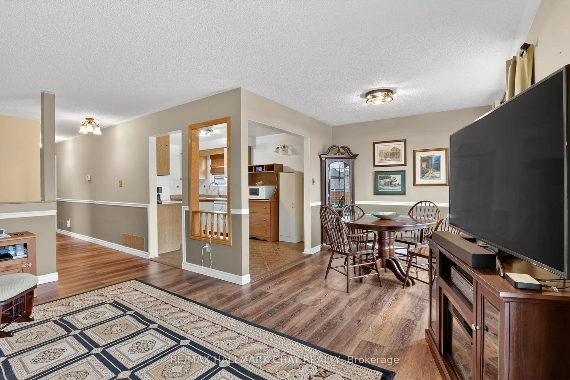 Photo 5 of 20 Ford Street, Barrie, Sunnidale — HOMEH