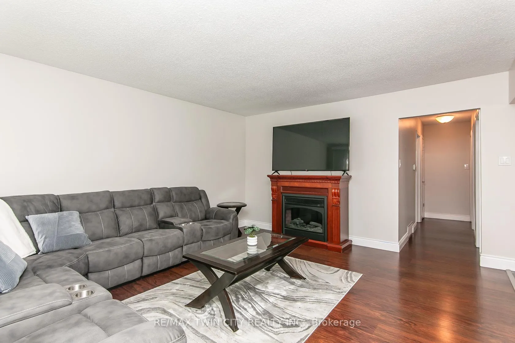 Photo 2 of 34 Blackhorne Crescent, Kitchener — HOMEH