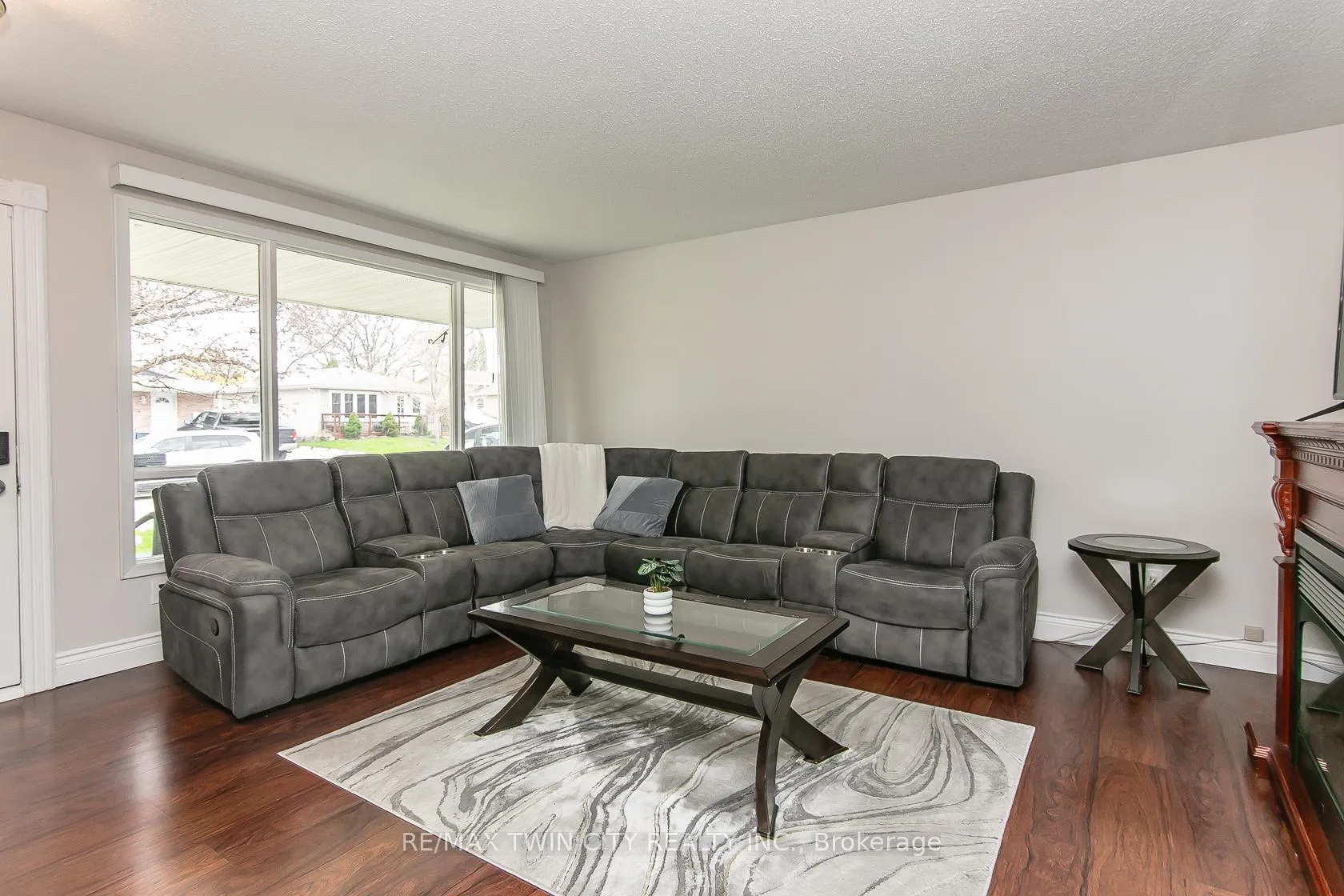 Photo 3 of 34 Blackhorne Crescent, Kitchener — HOMEH