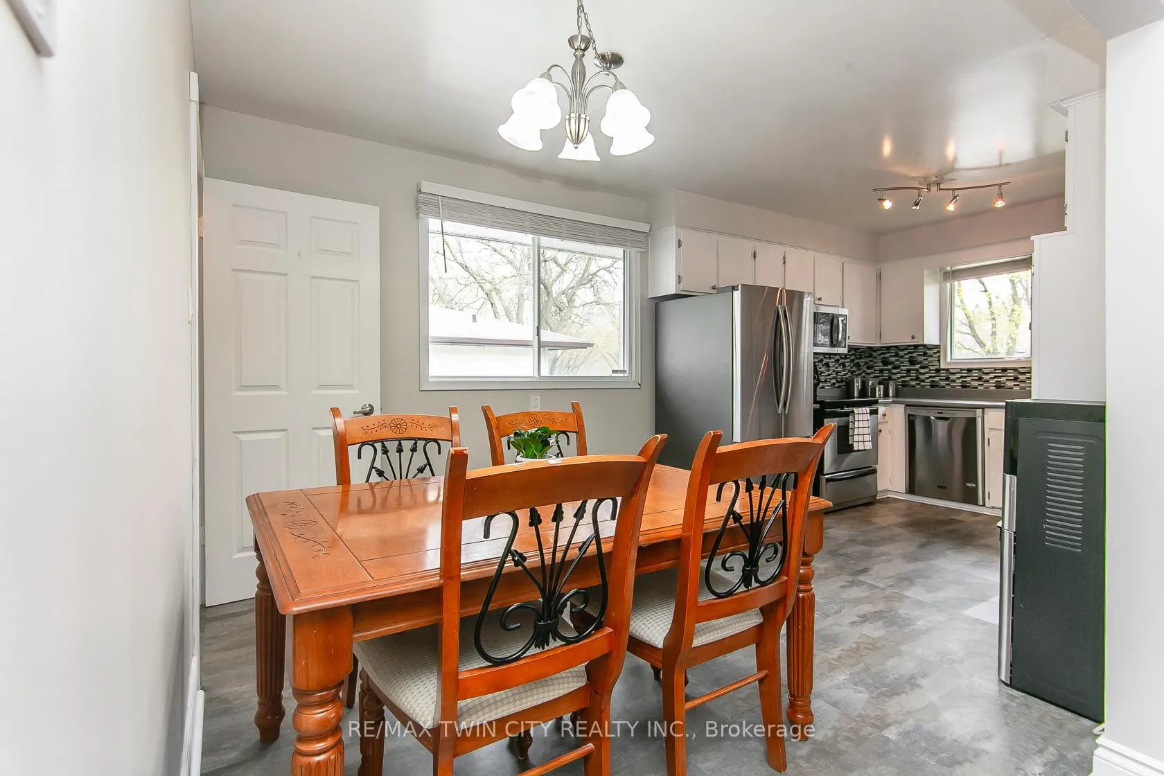 Photo 5 of 34 Blackhorne Crescent, Kitchener — HOMEH