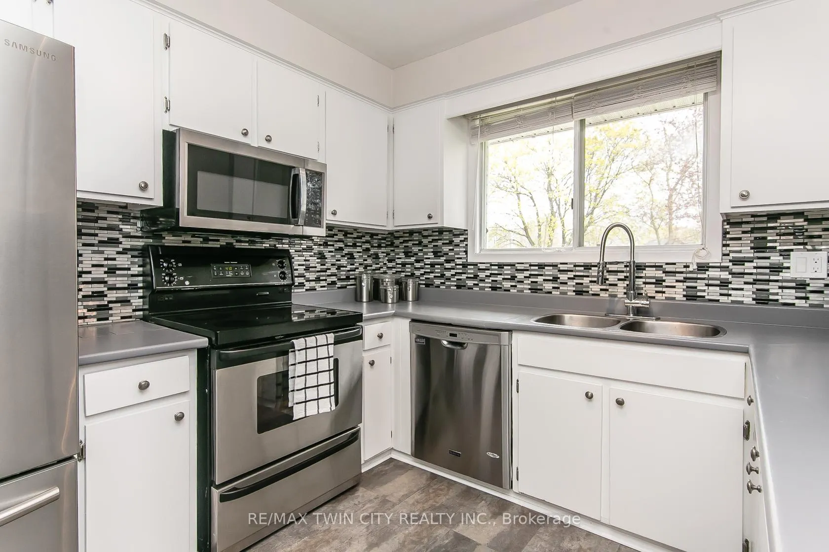 Photo 7 of 34 Blackhorne Crescent, Kitchener — HOMEH