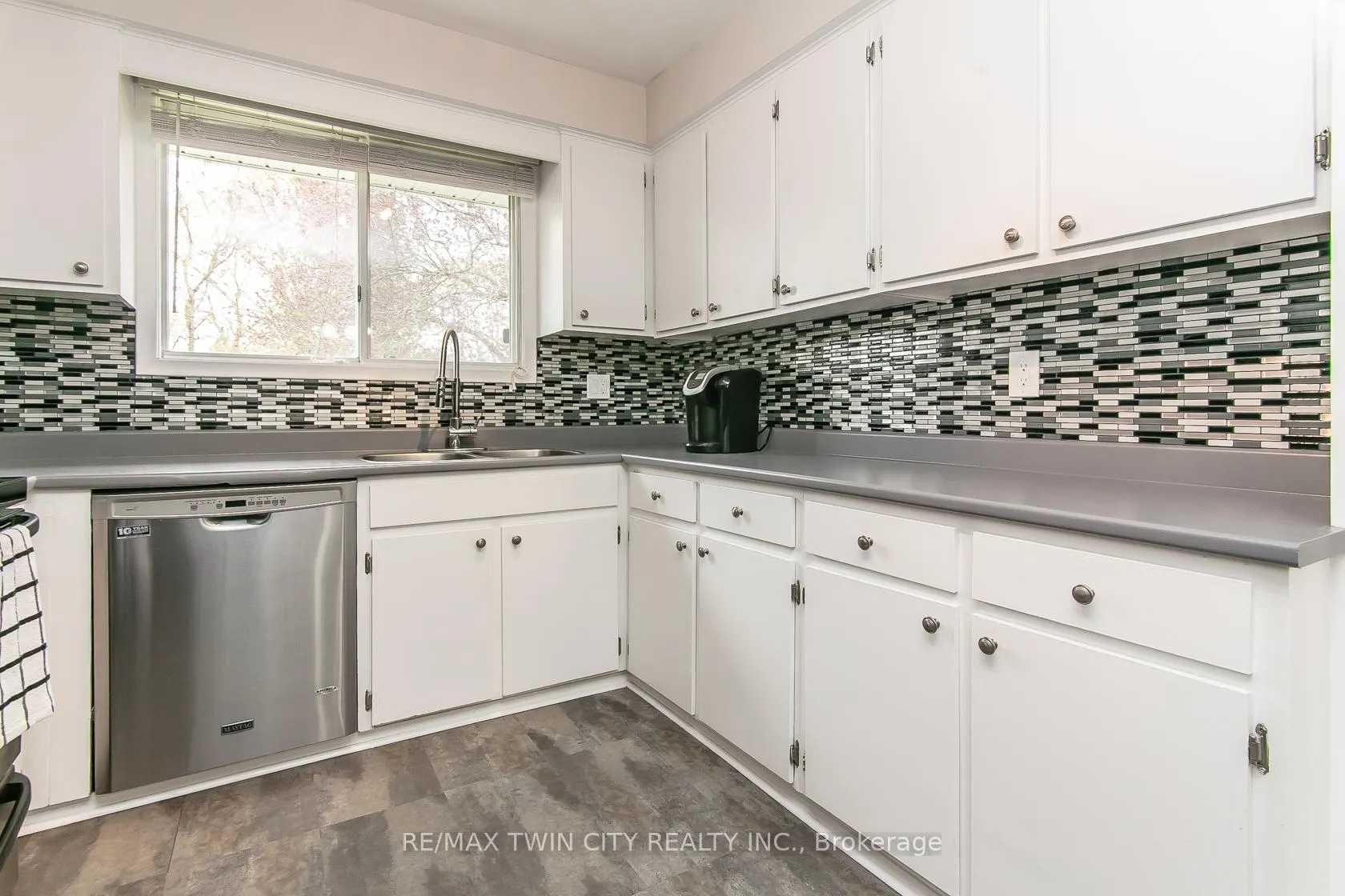 Photo 9 of 34 Blackhorne Crescent, Kitchener — HOMEH