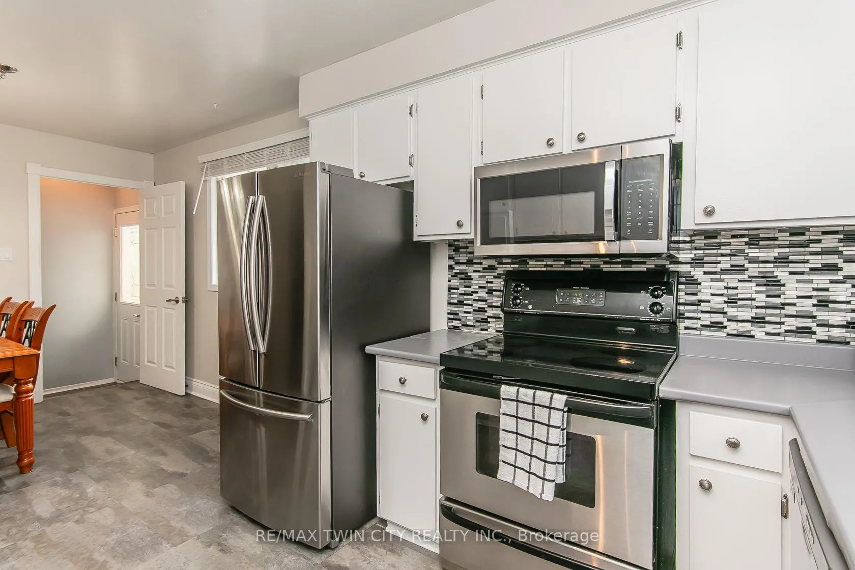 Photo 10 of 34 Blackhorne Crescent, Kitchener — HOMEH