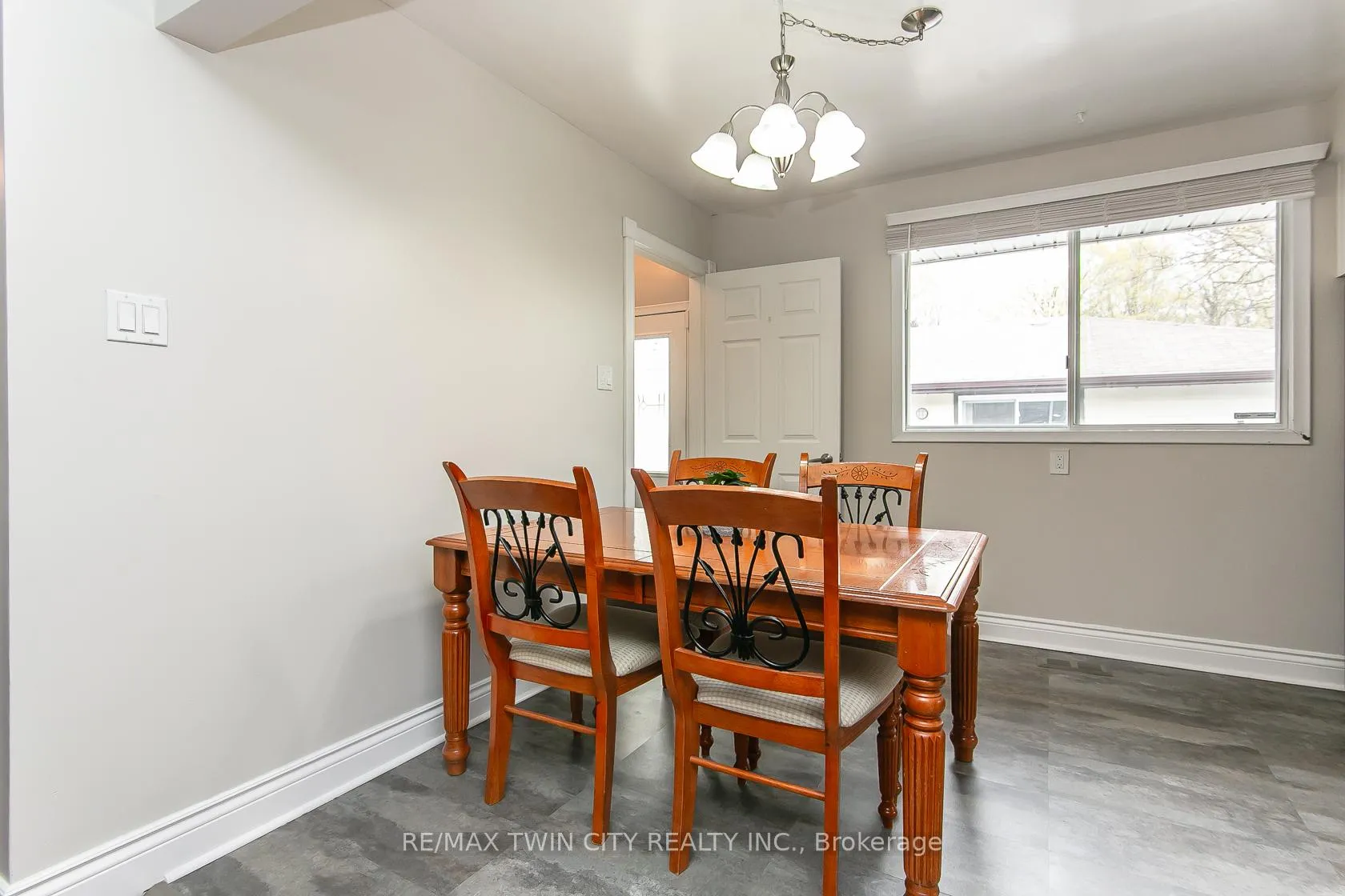Photo 11 of 34 Blackhorne Crescent, Kitchener — HOMEH