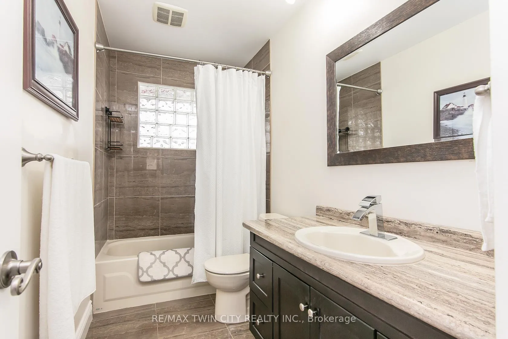 Photo 12 of 34 Blackhorne Crescent, Kitchener — HOMEH