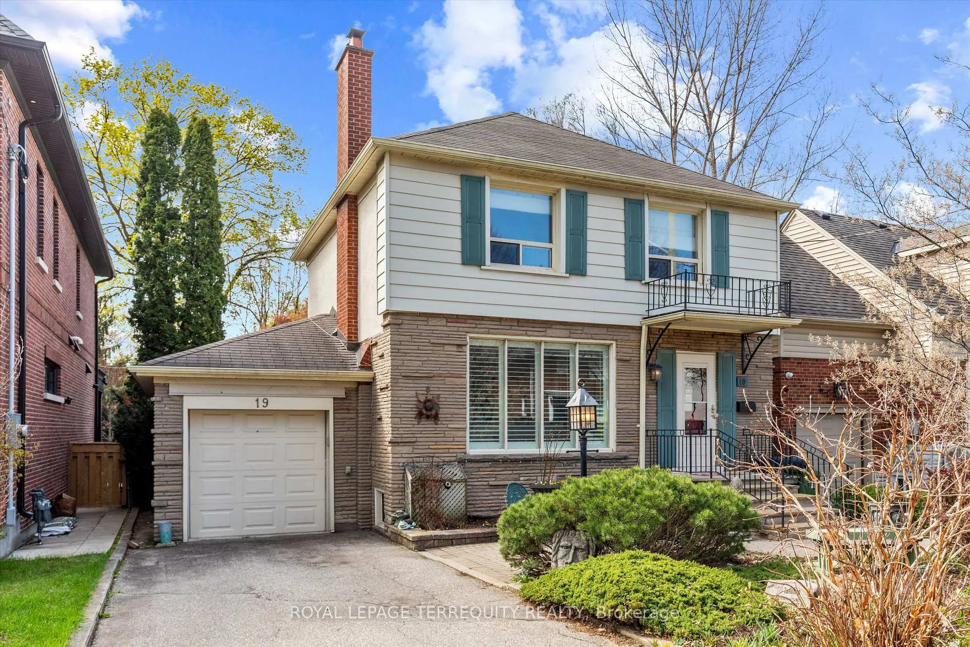 Photo 2 of 19 Bernice Avenue, Etobicoke, Stonegate-Queensway — HOMEH