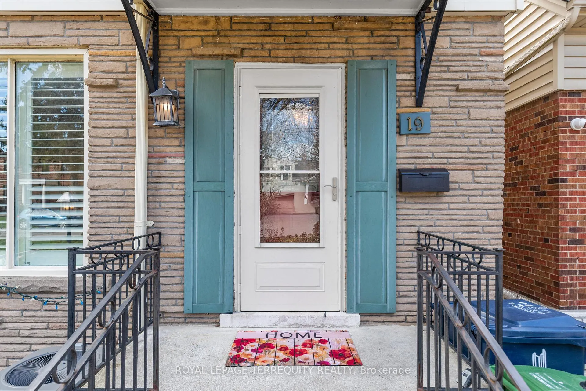 Photo 3 of 19 Bernice Avenue, Etobicoke, Stonegate-Queensway — HOMEH