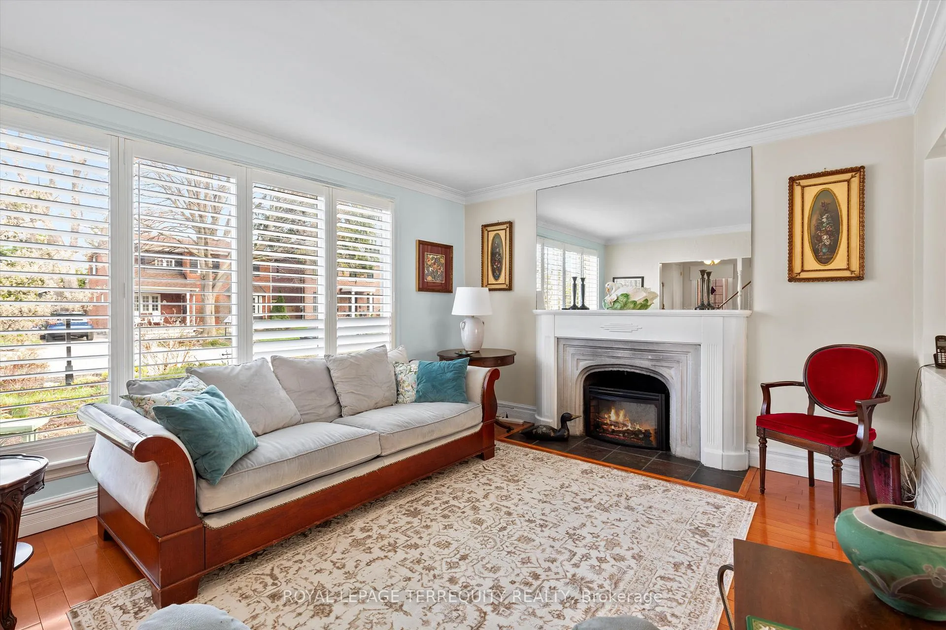 Photo 5 of 19 Bernice Avenue, Etobicoke, Stonegate-Queensway — HOMEH