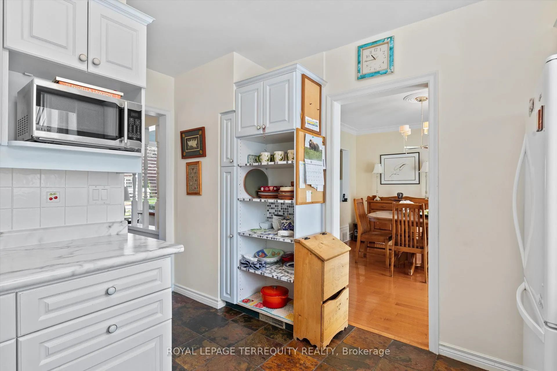 Photo 10 of 19 Bernice Avenue, Etobicoke, Stonegate-Queensway — HOMEH