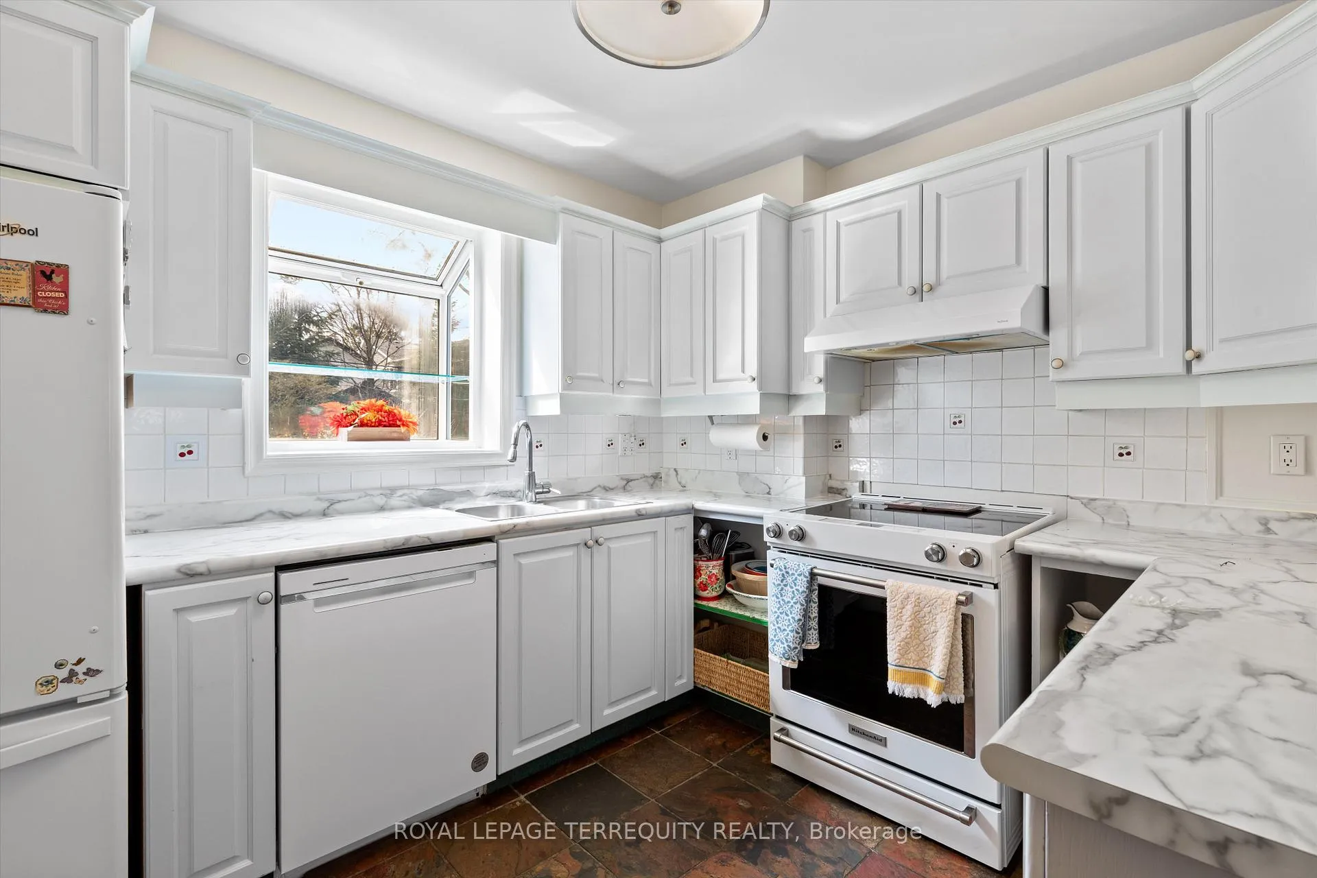 Photo 11 of 19 Bernice Avenue, Etobicoke, Stonegate-Queensway — HOMEH