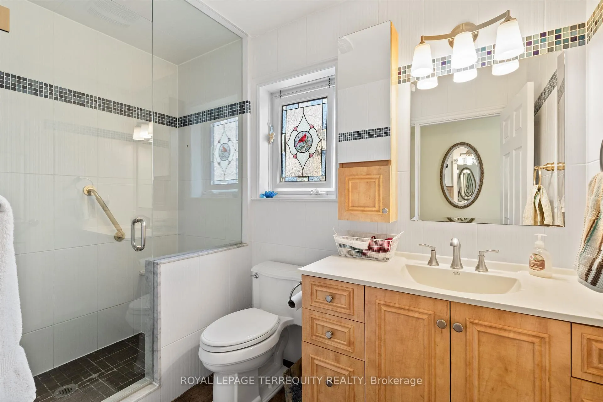 Photo 16 of 19 Bernice Avenue, Etobicoke, Stonegate-Queensway — HOMEH