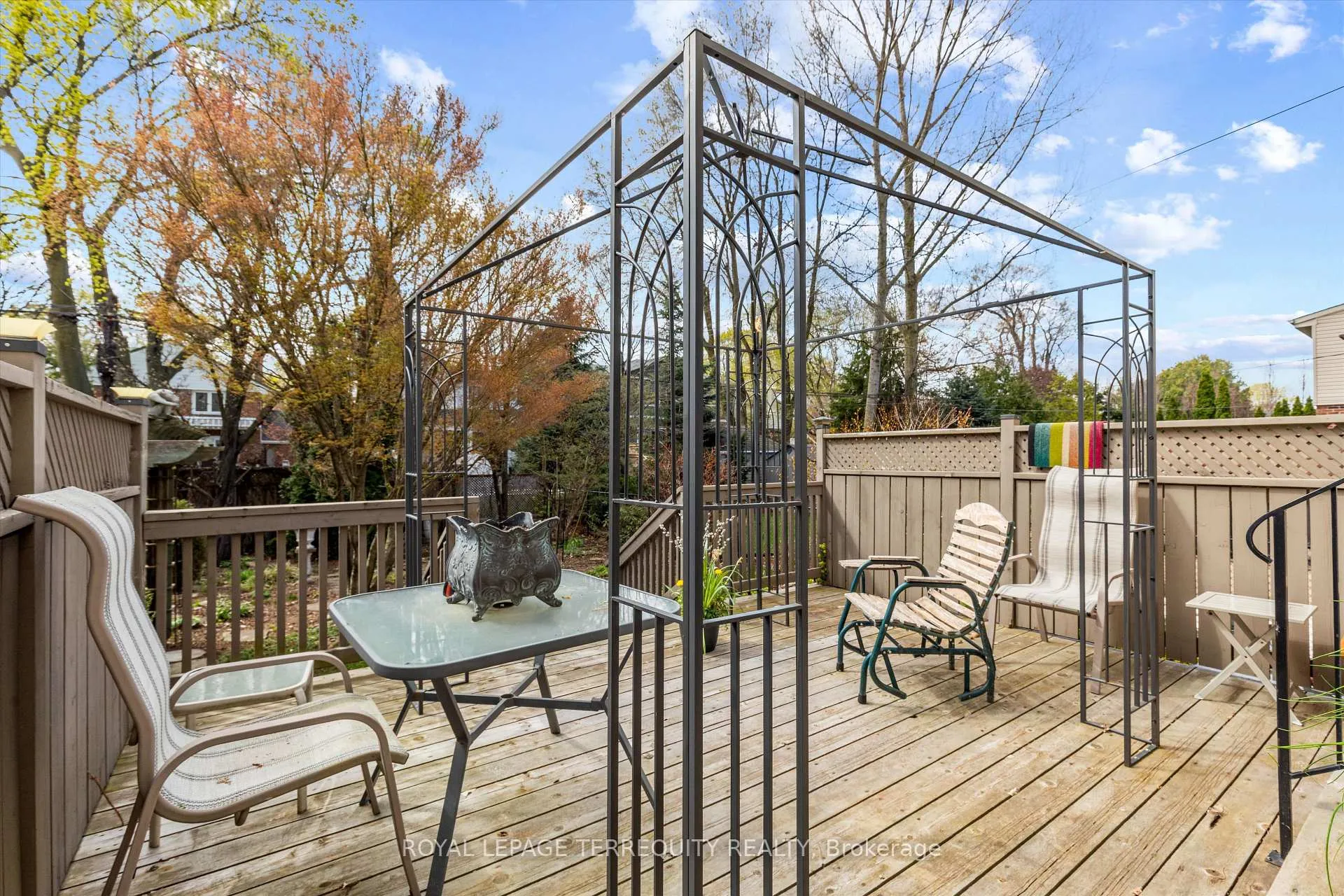 Photo 24 of 19 Bernice Avenue, Etobicoke, Stonegate-Queensway — HOMEH