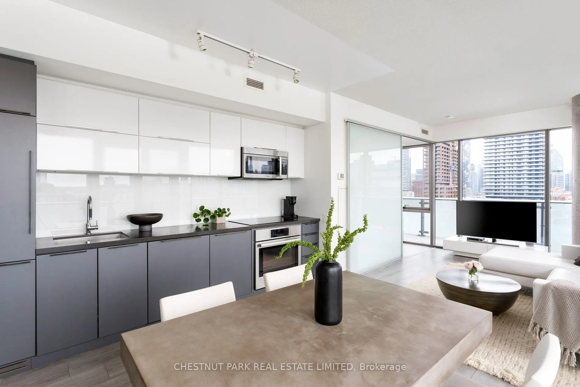 Photo 4 of Unit 1302, 70 Distillery Lane, Toronto, Waterfront Communities — HOMEH