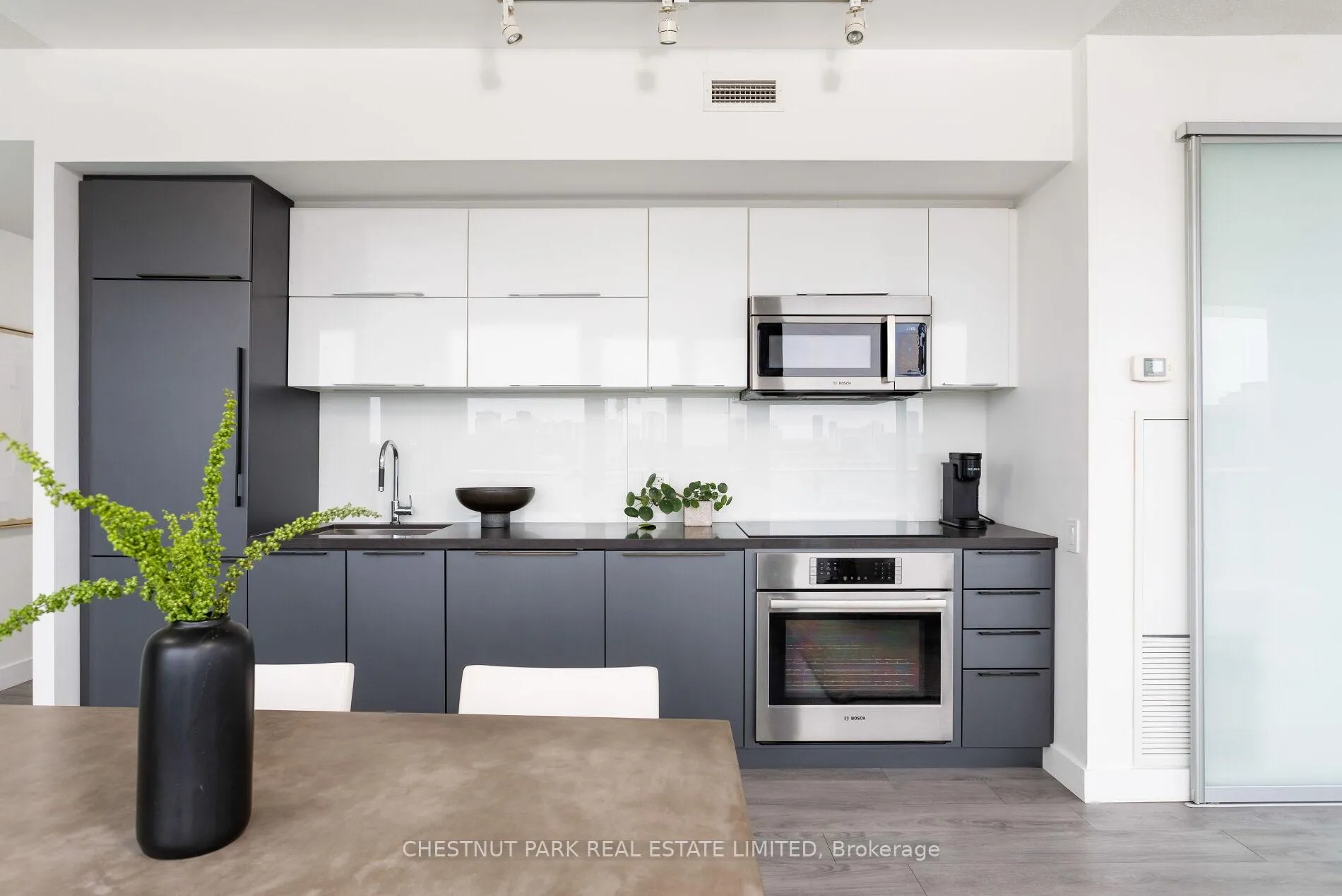 Photo 6 of Unit 1302, 70 Distillery Lane, Toronto, Waterfront Communities — HOMEH