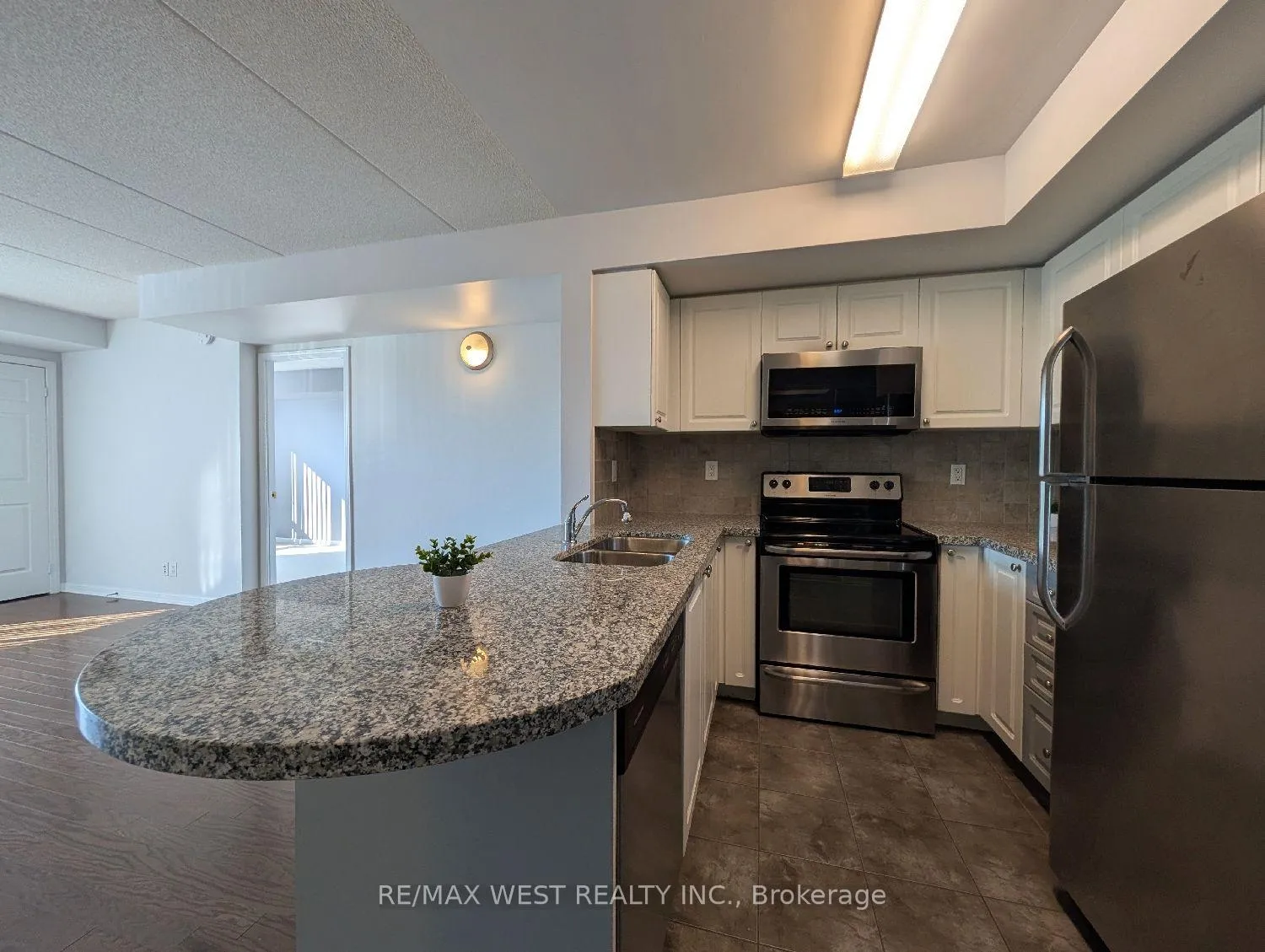 Photo 4 of Unit 203, 65 Via Rosedale, Brampton, Sandringham-Wellington — HOMEH
