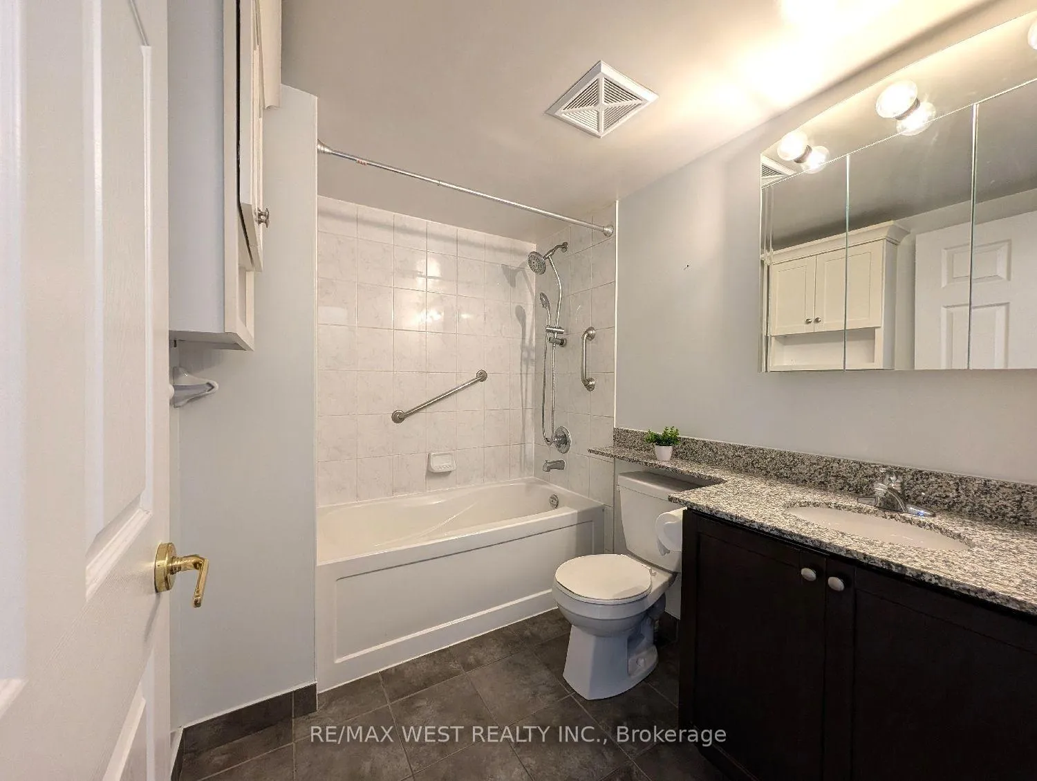 Photo 11 of Unit 203, 65 Via Rosedale, Brampton, Sandringham-Wellington — HOMEH