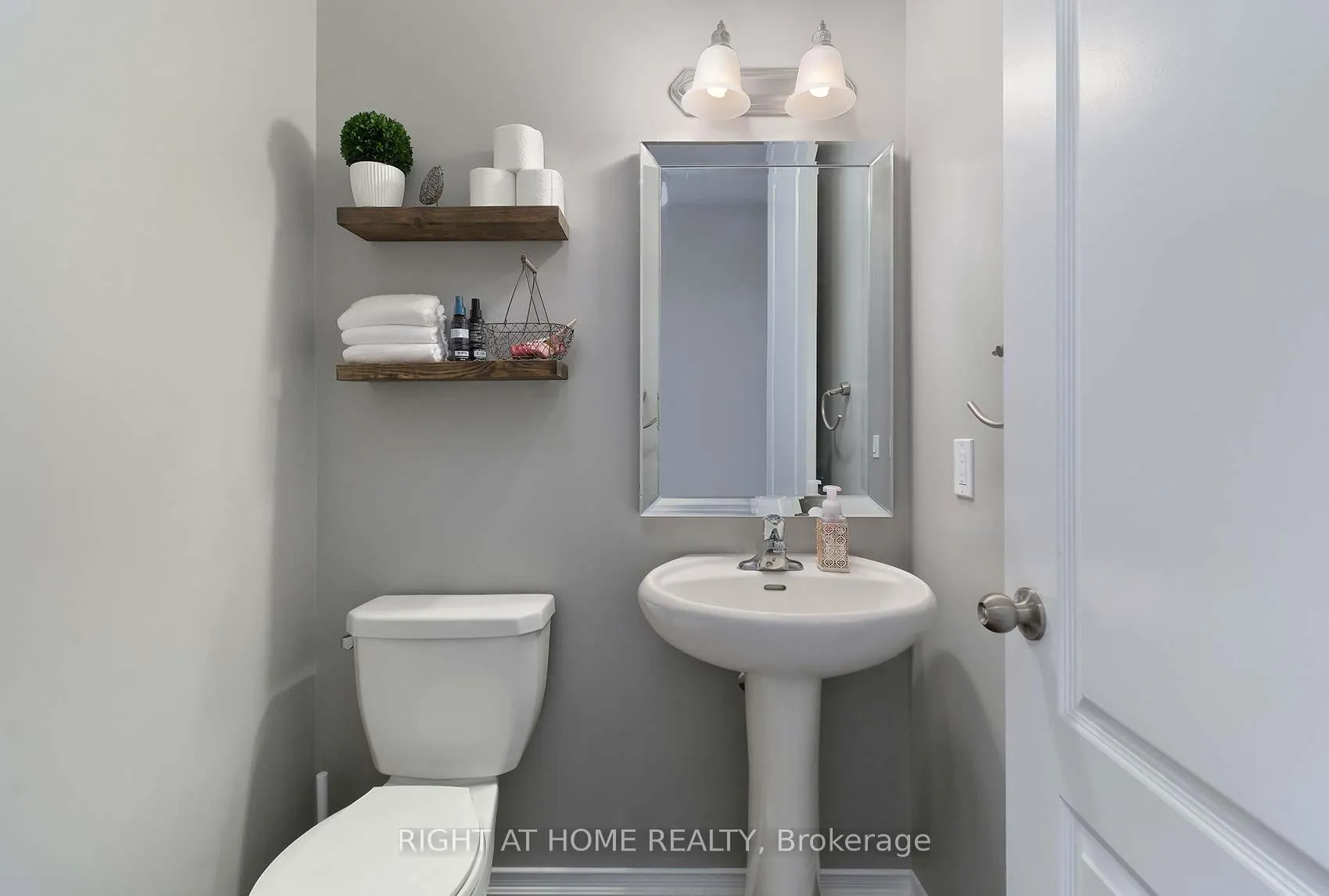 Photo 14 of 736 Farmstead Drive, Milton, Willmott — HOMEH