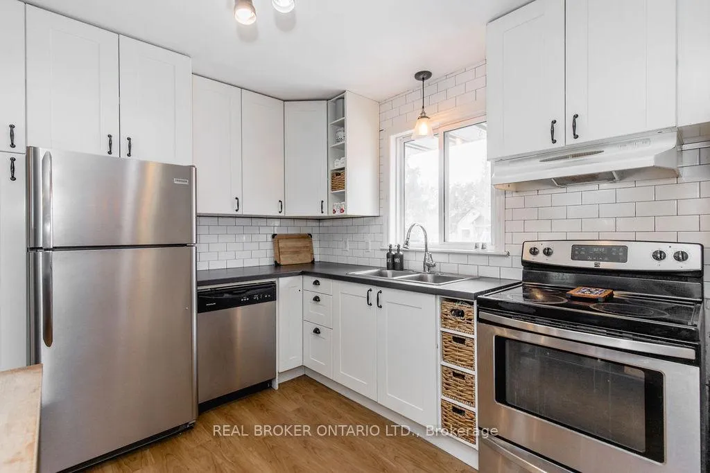 Photo 6 of 12 Alexander Street, Springwater, Anten Mills — HOMEH