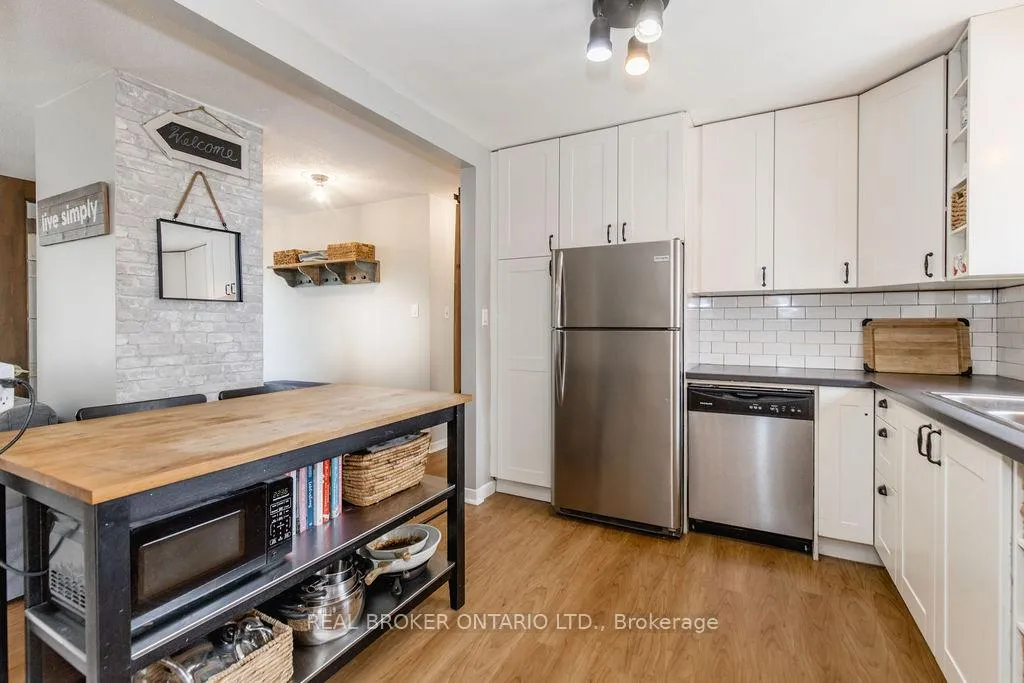 Photo 8 of 12 Alexander Street, Springwater, Anten Mills — HOMEH