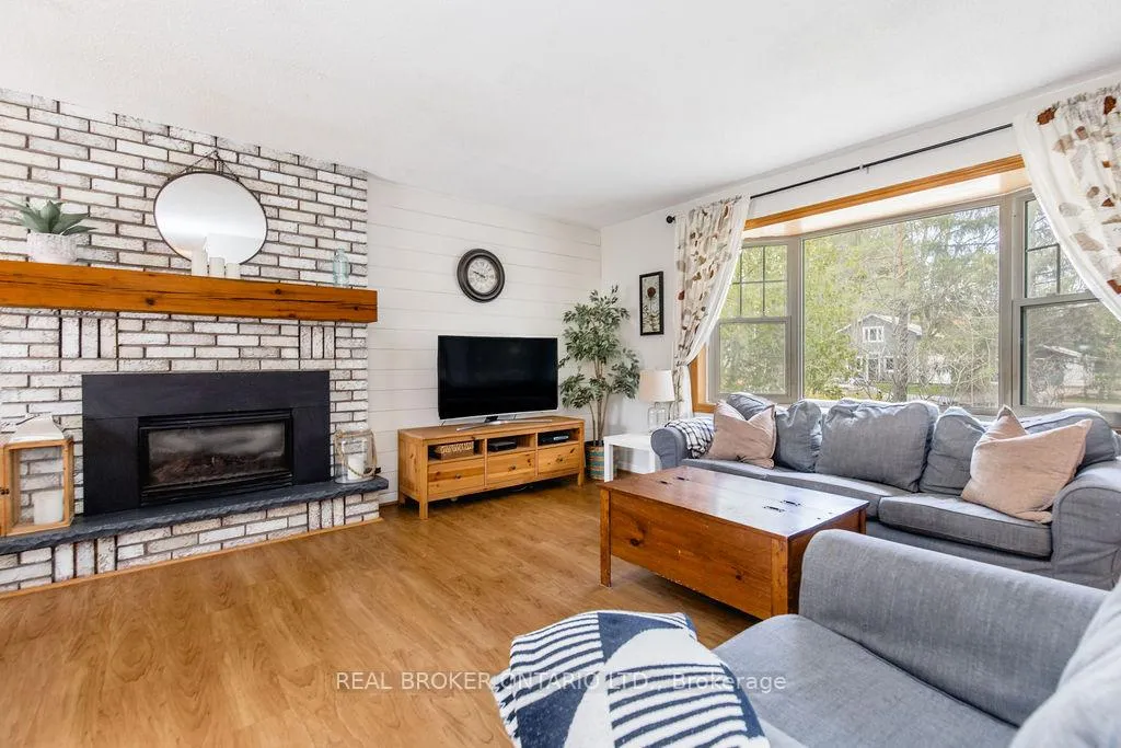 Photo 9 of 12 Alexander Street, Springwater, Anten Mills — HOMEH