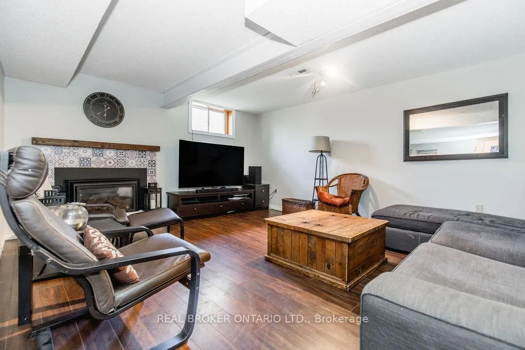 Photo 32 of 12 Alexander Street, Springwater, Anten Mills — HOMEH