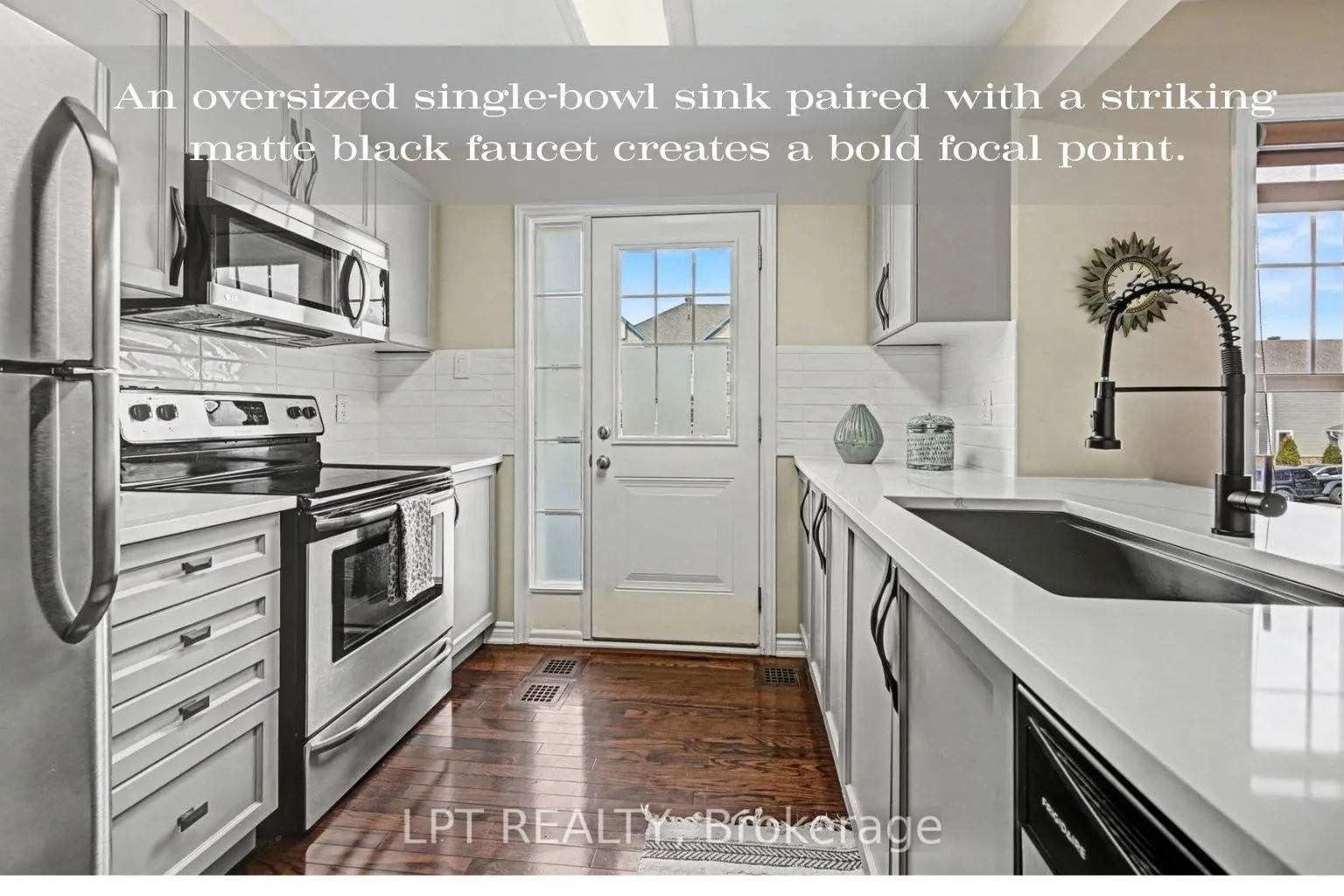 Photo 5 of 607 Meadowcreek Circle, Ottawa, Kanata - Emerald Meadows/Trailwest — HOMEH