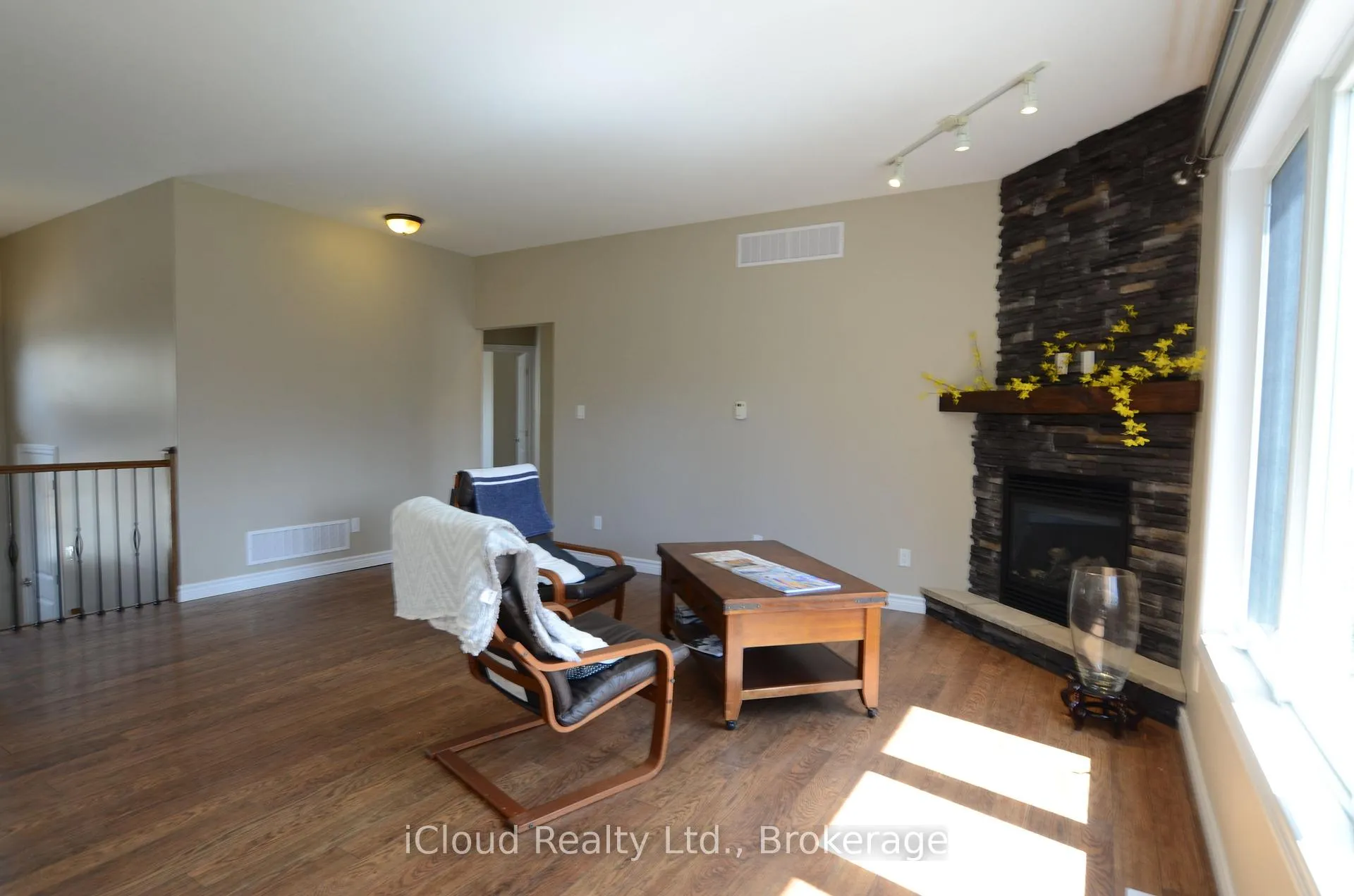 Photo 2 of 25 Rue Vanier, Tiny, Rural Tiny — HOMEH