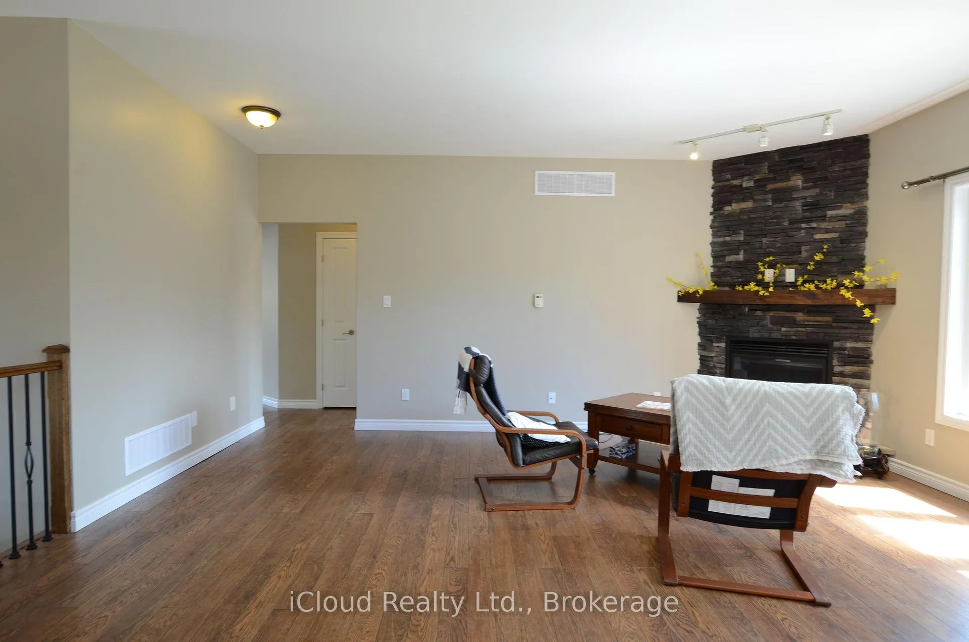 Photo 5 of 25 Rue Vanier, Tiny, Rural Tiny — HOMEH