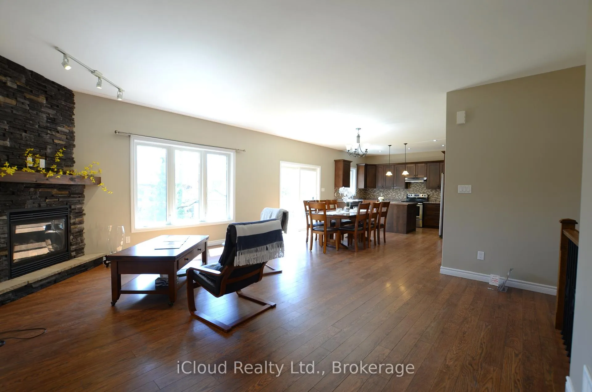 Photo 6 of 25 Rue Vanier, Tiny, Rural Tiny — HOMEH