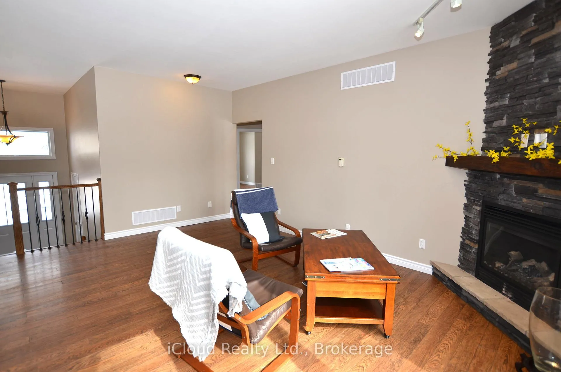 Photo 7 of 25 Rue Vanier, Tiny, Rural Tiny — HOMEH