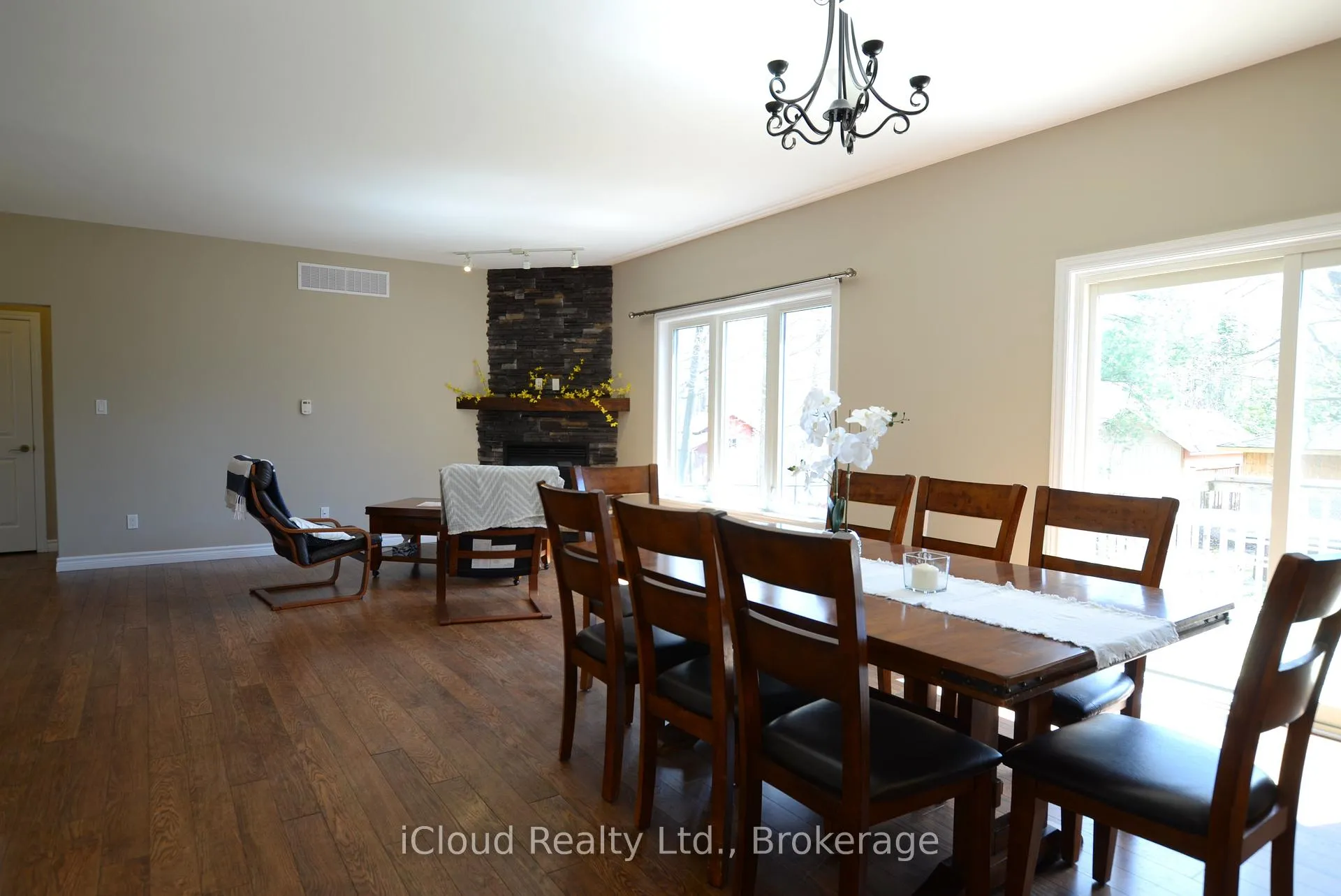 Photo 14 of 25 Rue Vanier, Tiny, Rural Tiny — HOMEH