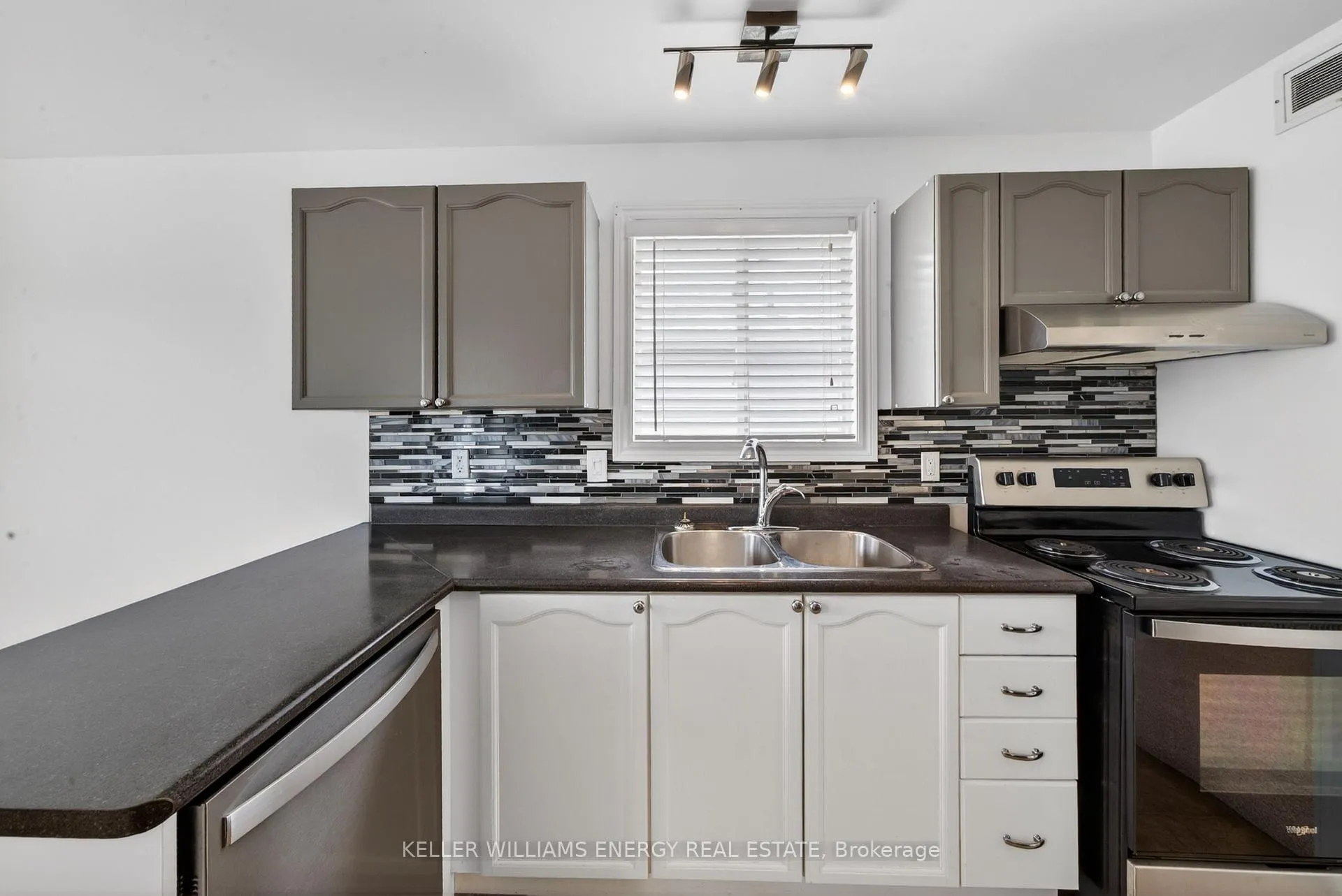 Photo 22 of 51 Elmdale Drive, Prince Edward County, Wellington Ward — HOMEH