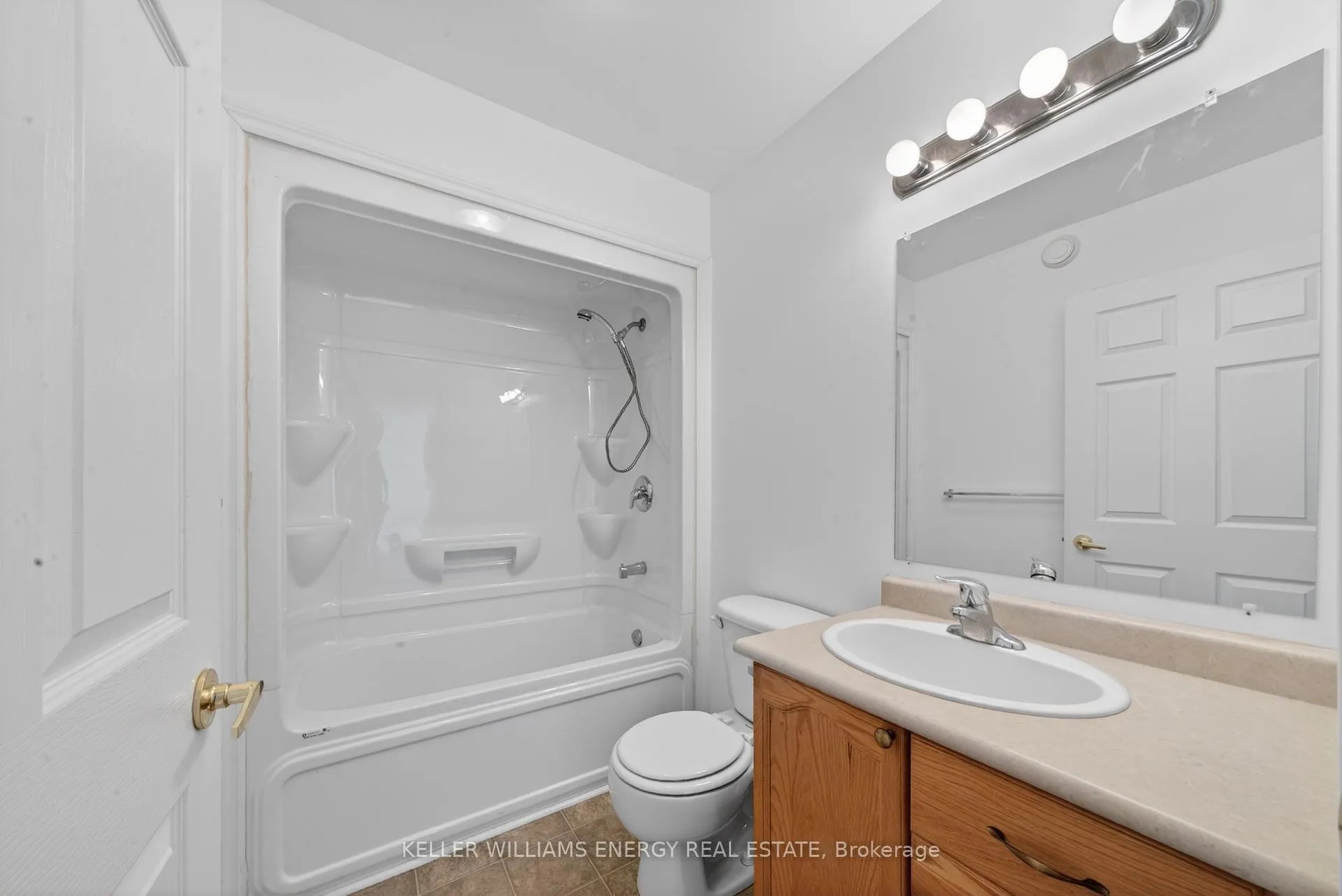Photo 32 of 51 Elmdale Drive, Prince Edward County, Wellington Ward — HOMEH